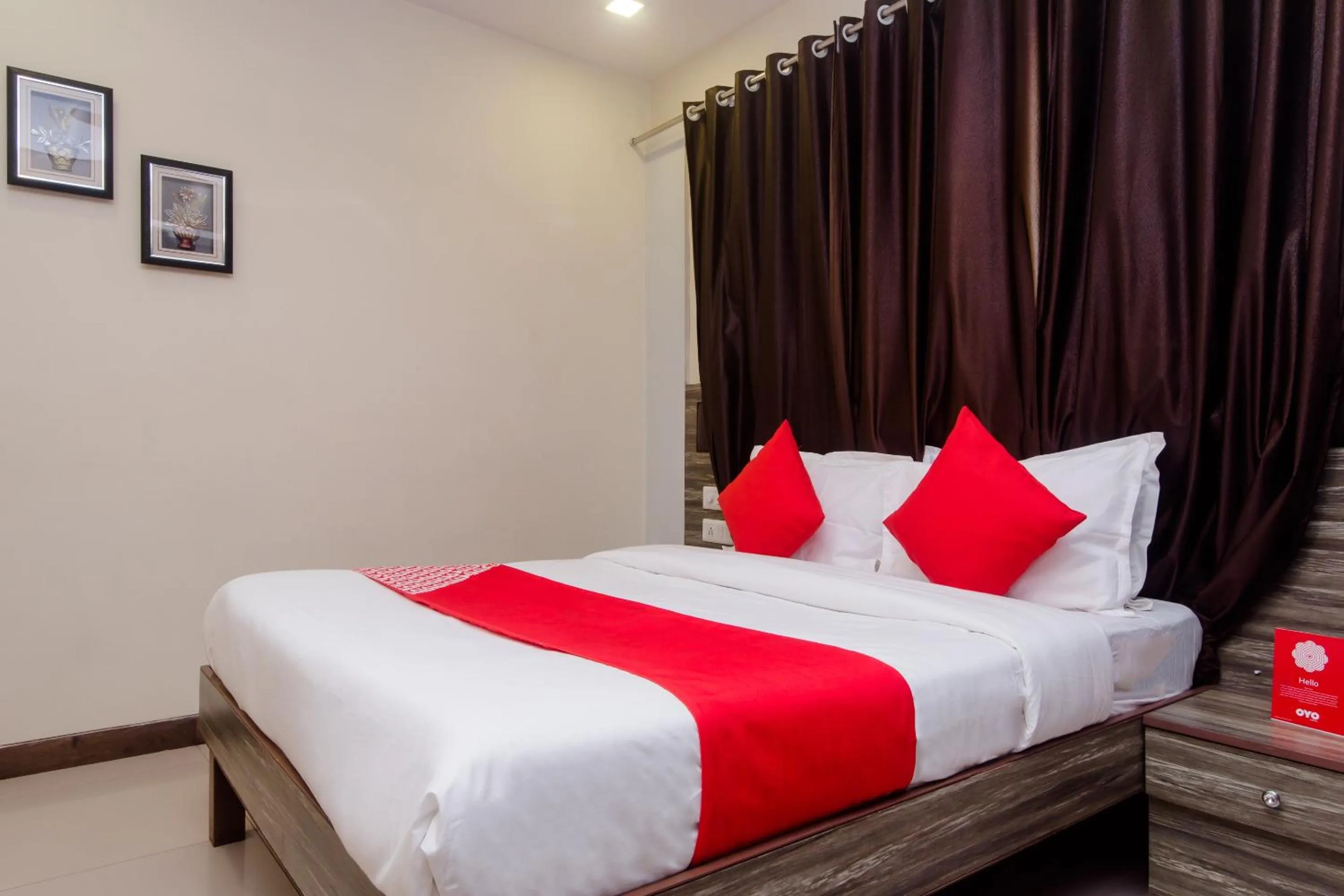 Bedroom, Bed in Collection O Phoenix