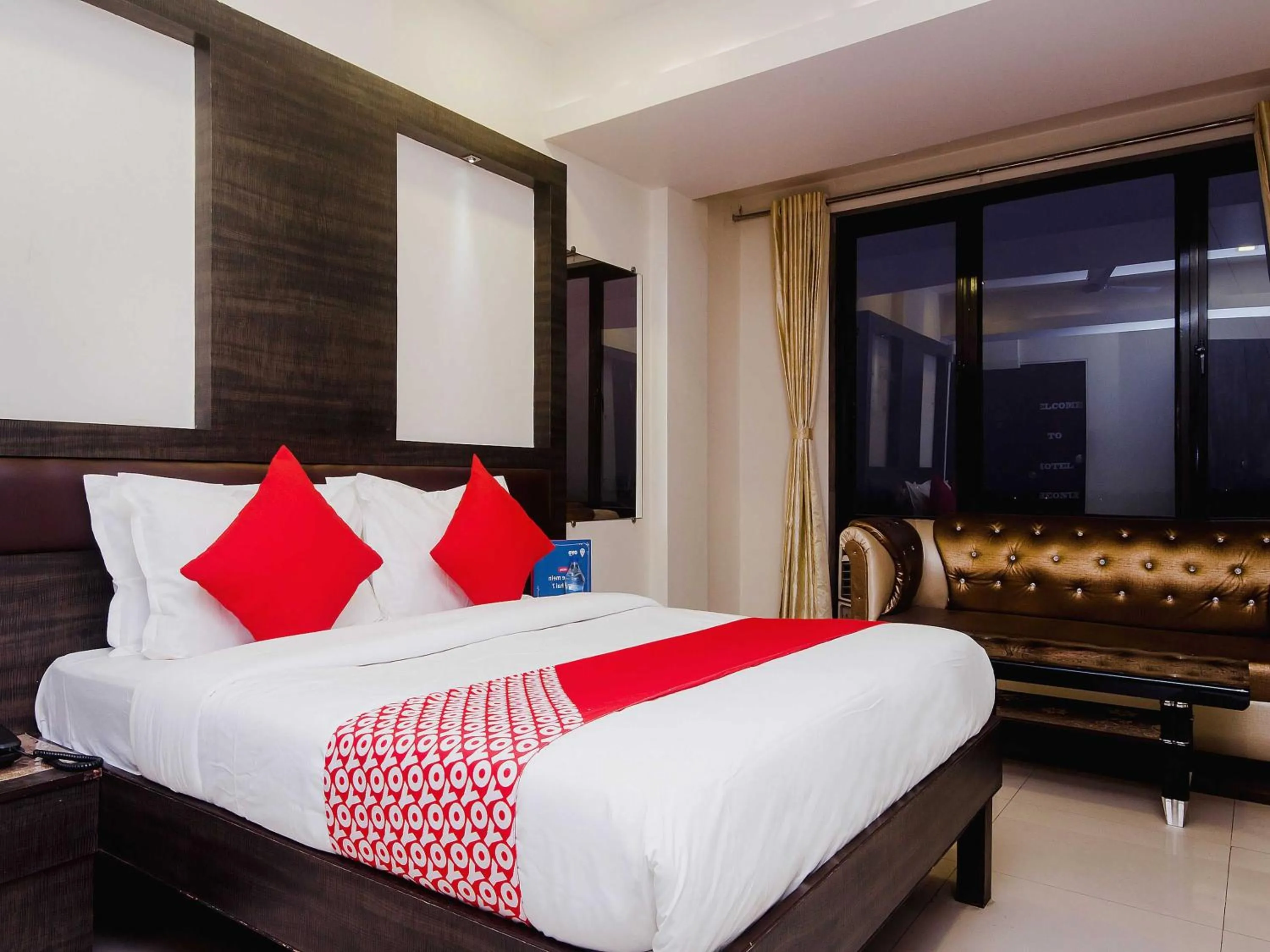 Bedroom, Bed in Collection O Phoenix