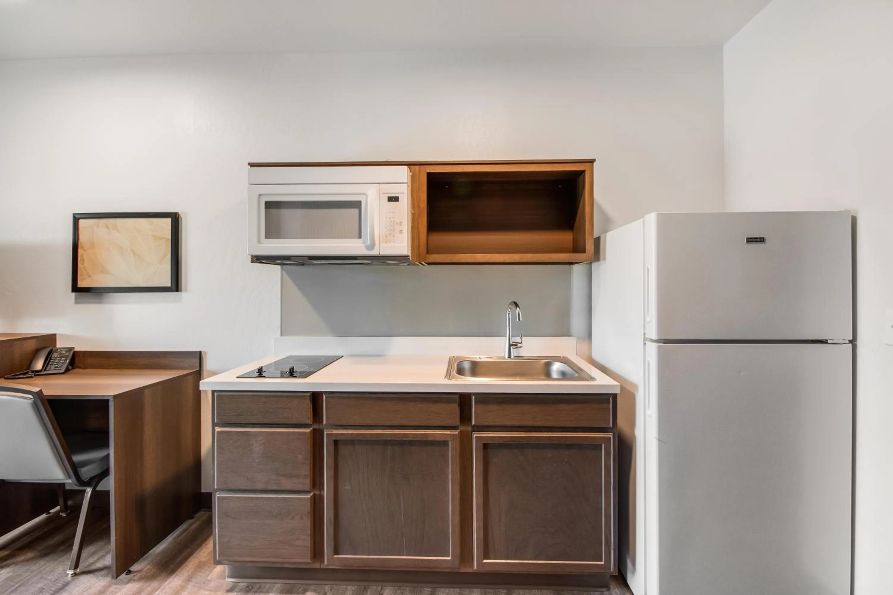 Kitchen or kitchenette in WoodSpring Suites Bakersfield Airport