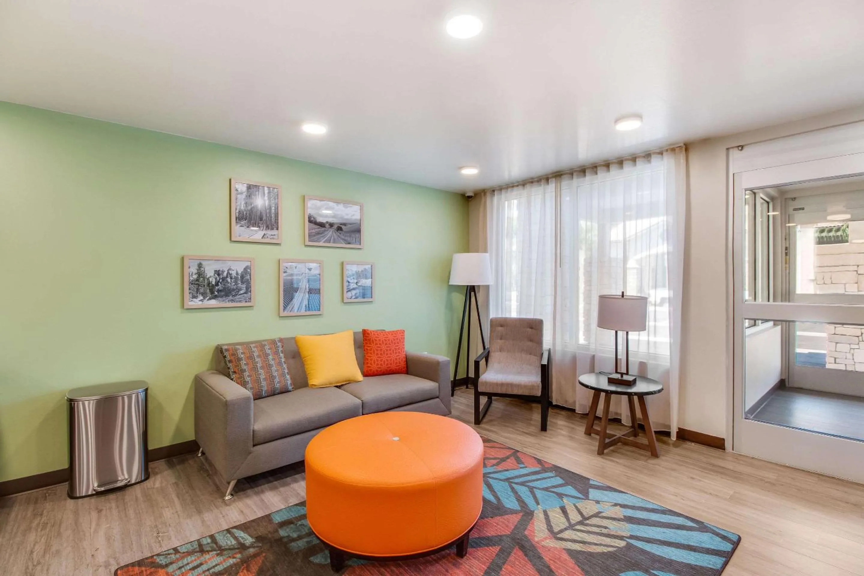 Lobby or reception in WoodSpring Suites Bakersfield Airport