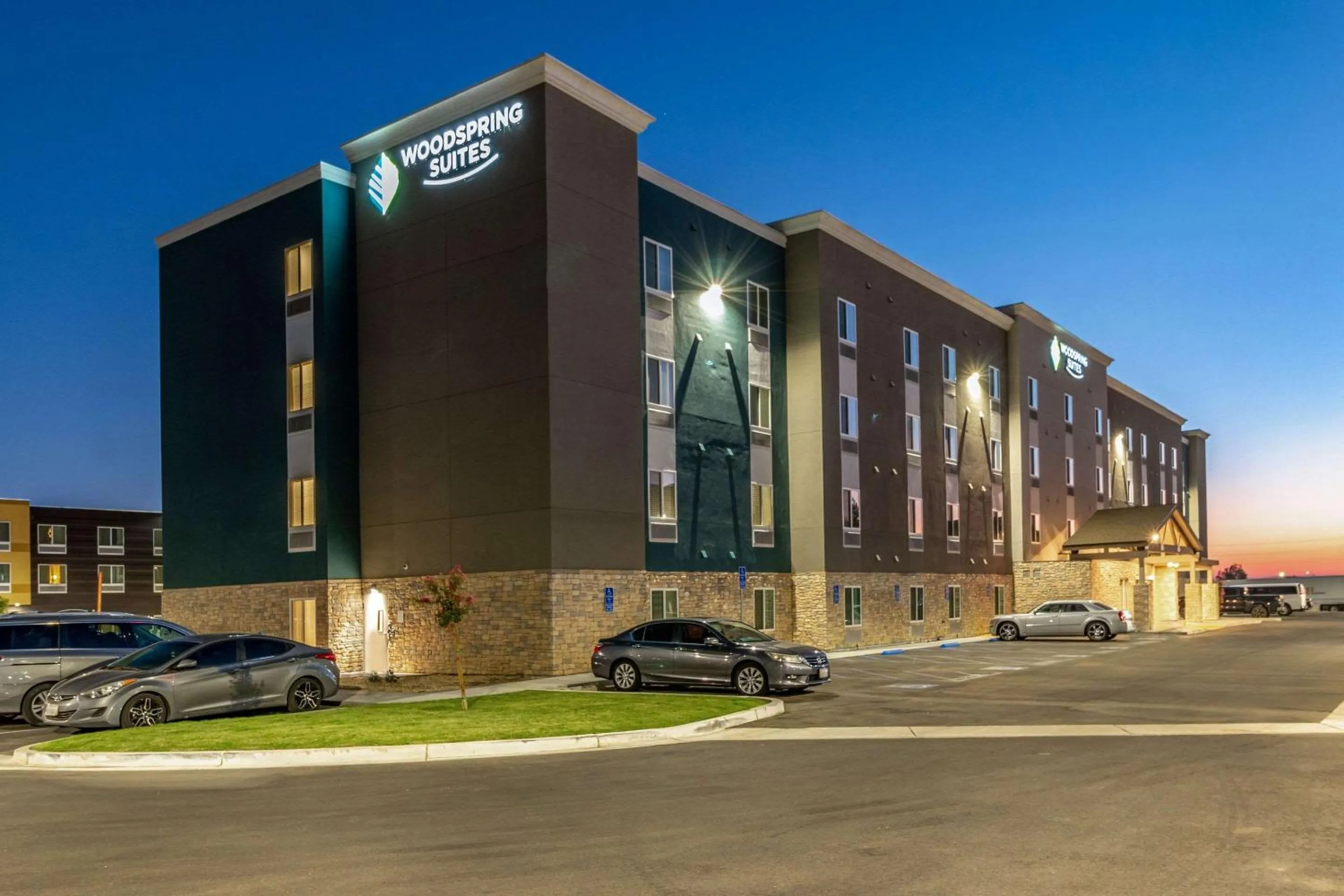 Property building in WoodSpring Suites Bakersfield Airport