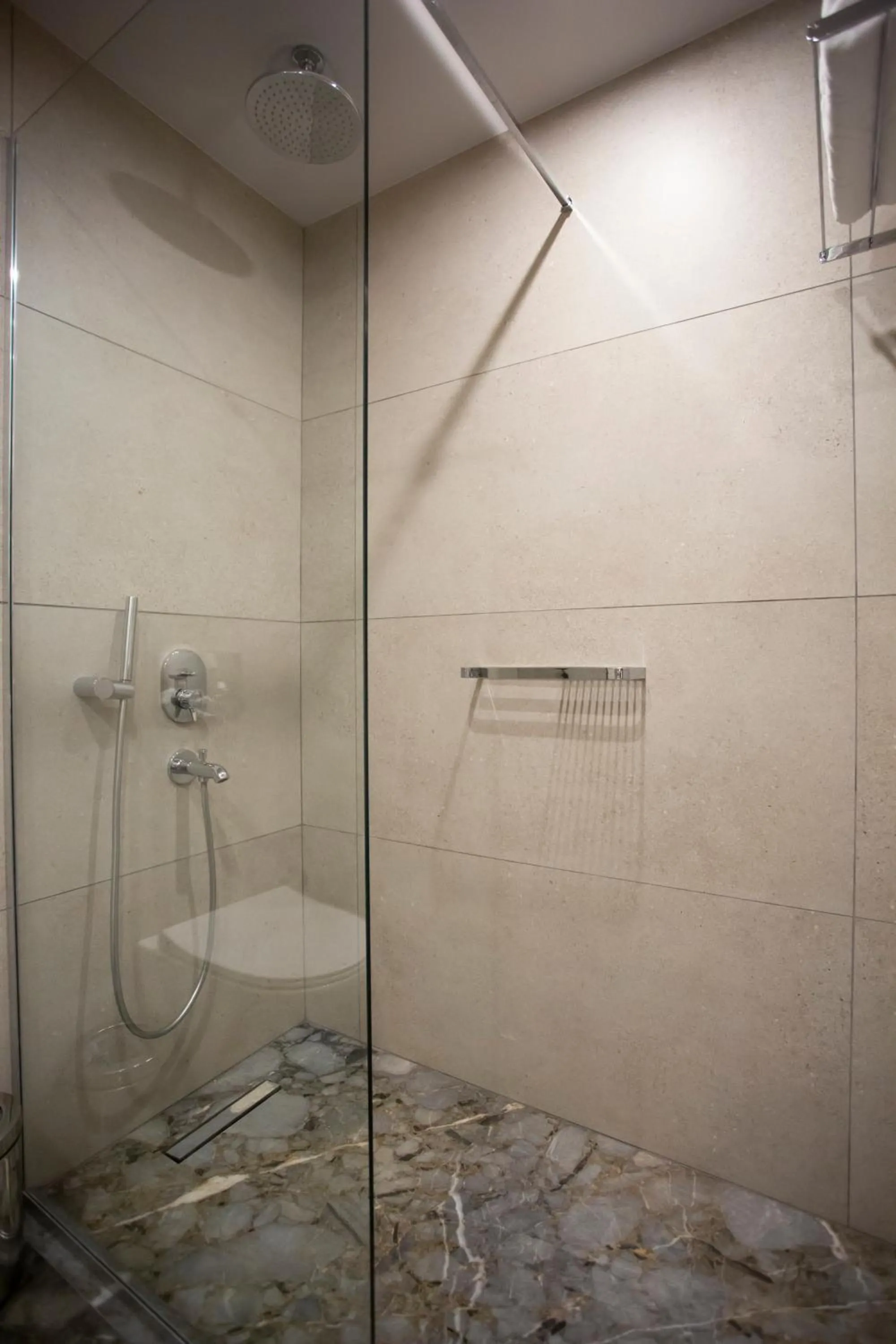 Shower in Melas Hotel Istanbul