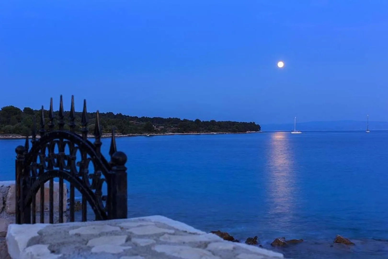 Property building in Luxury Beachfront Villa Dalmatino Trogir with private pool right at the beach in Okrug Gornji - Ciovo