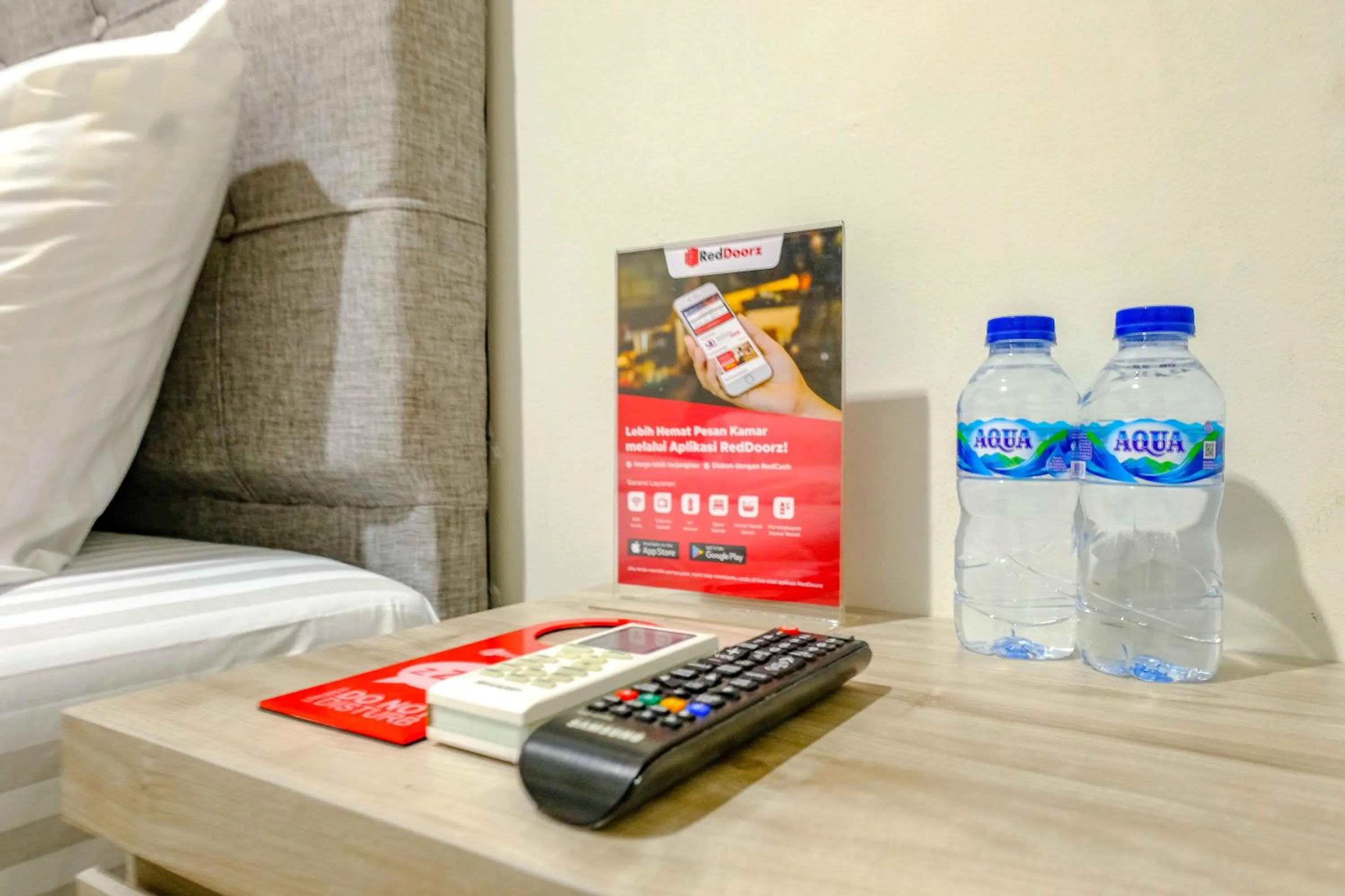 Bed in RedDoorz near Pasar Baru 3