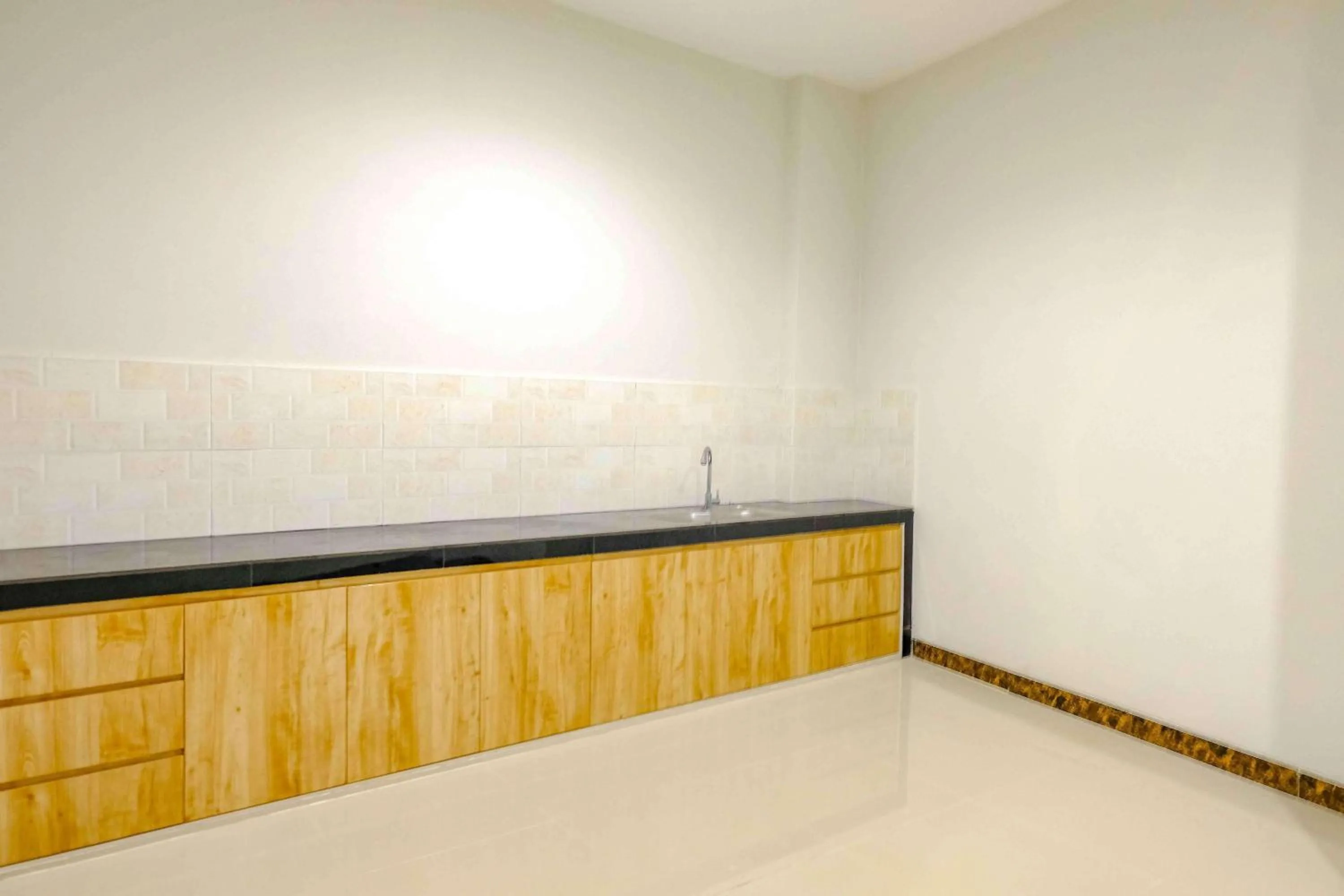 Property building in RedDoorz near Pasar Baru 3