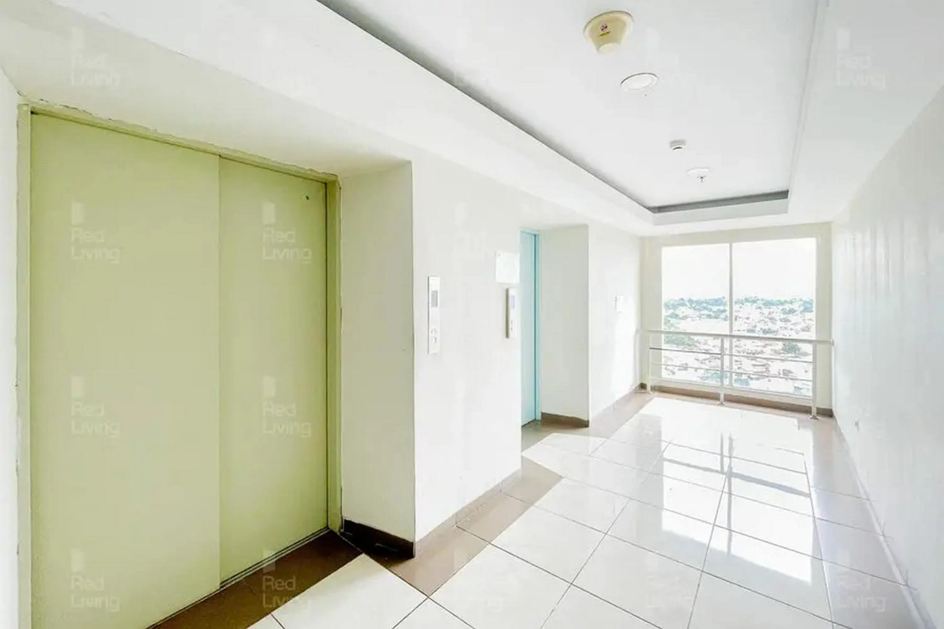 elevator in RedLiving Apartemen Green Lake View Ciputat - Farida Property 1 Tower E