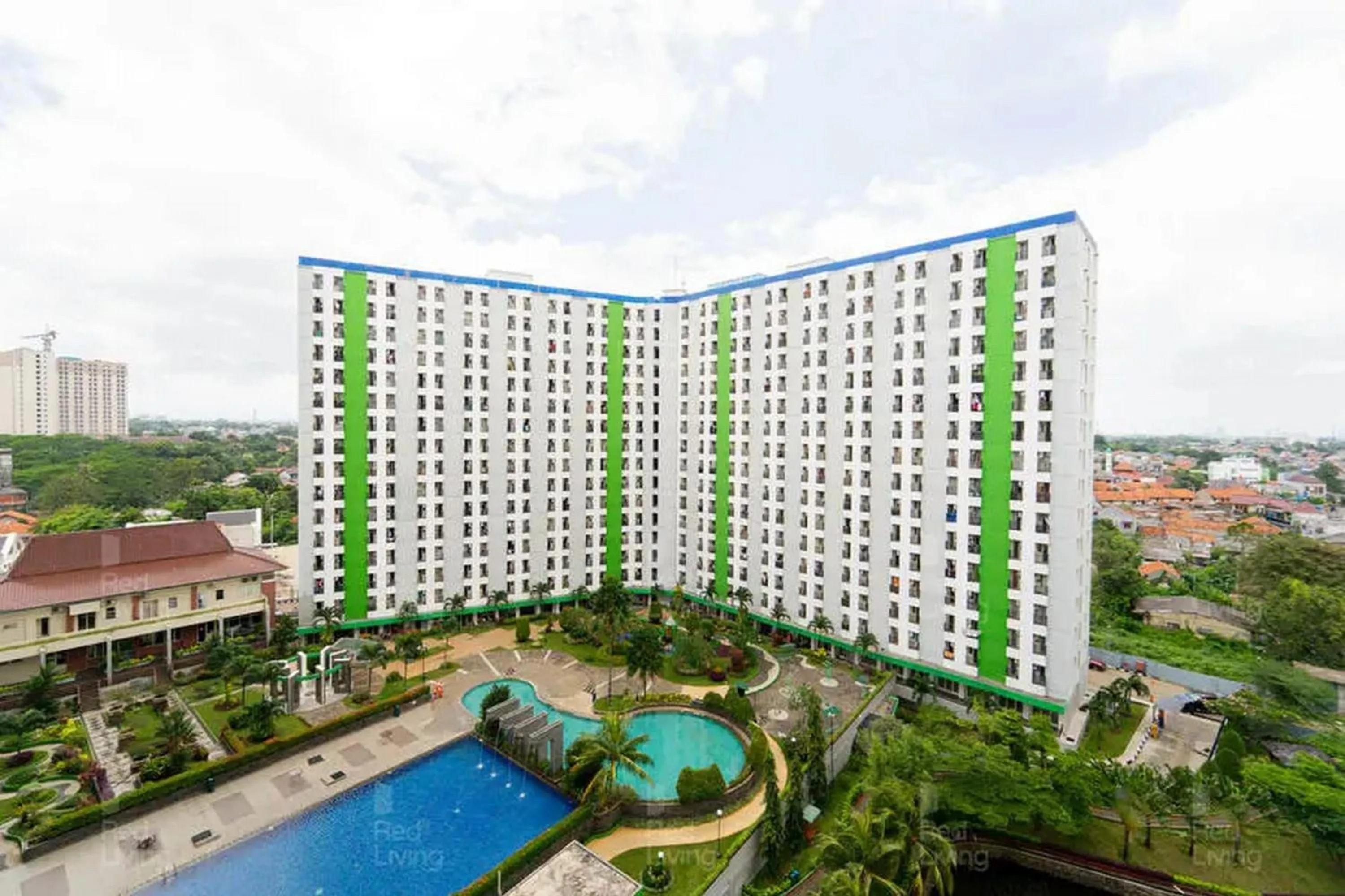 Property building in RedLiving Apartemen Green Lake View Ciputat - Farida Property 1 Tower E