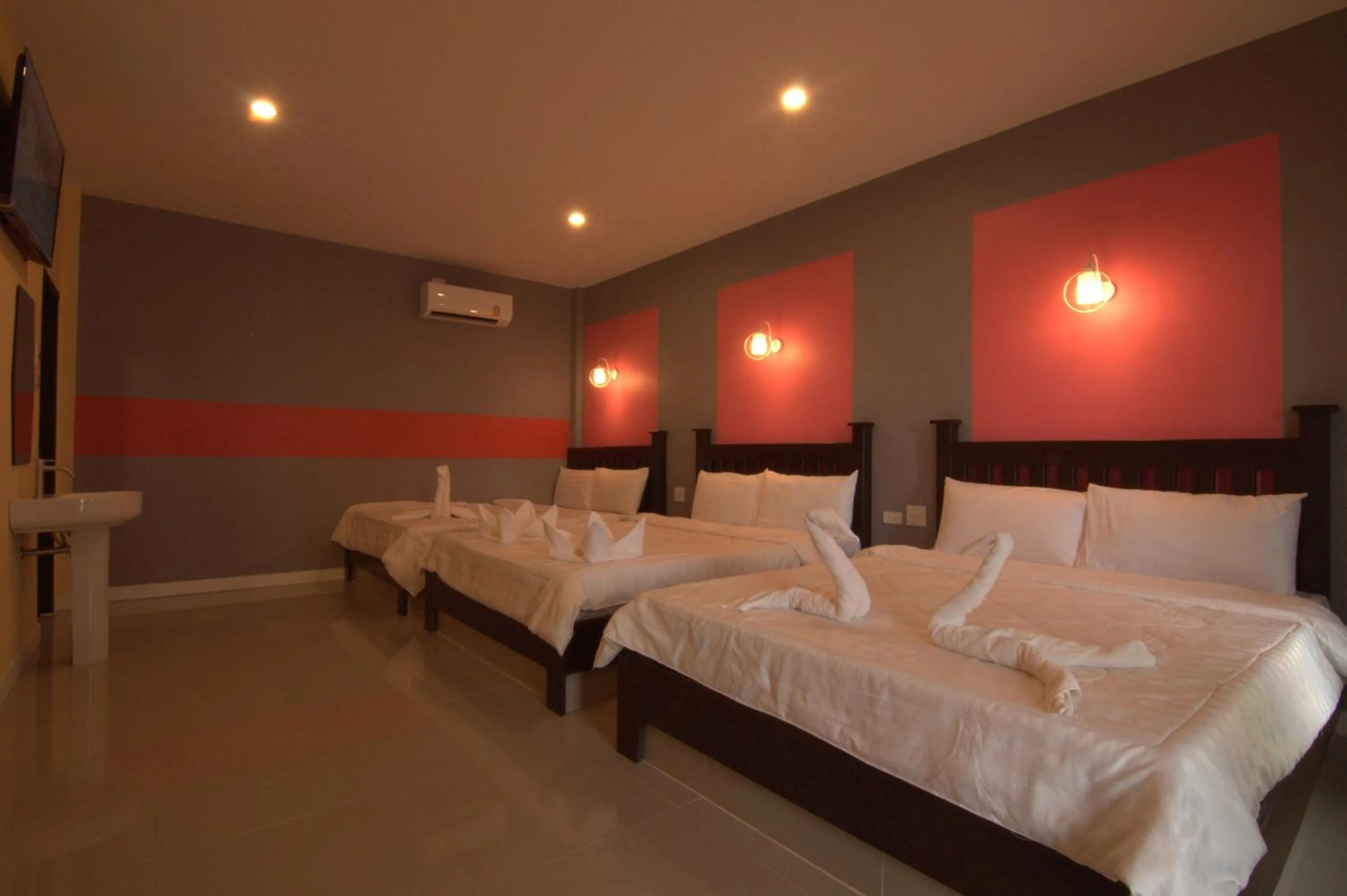 Bed in The Palm Resort Kampeang Saen