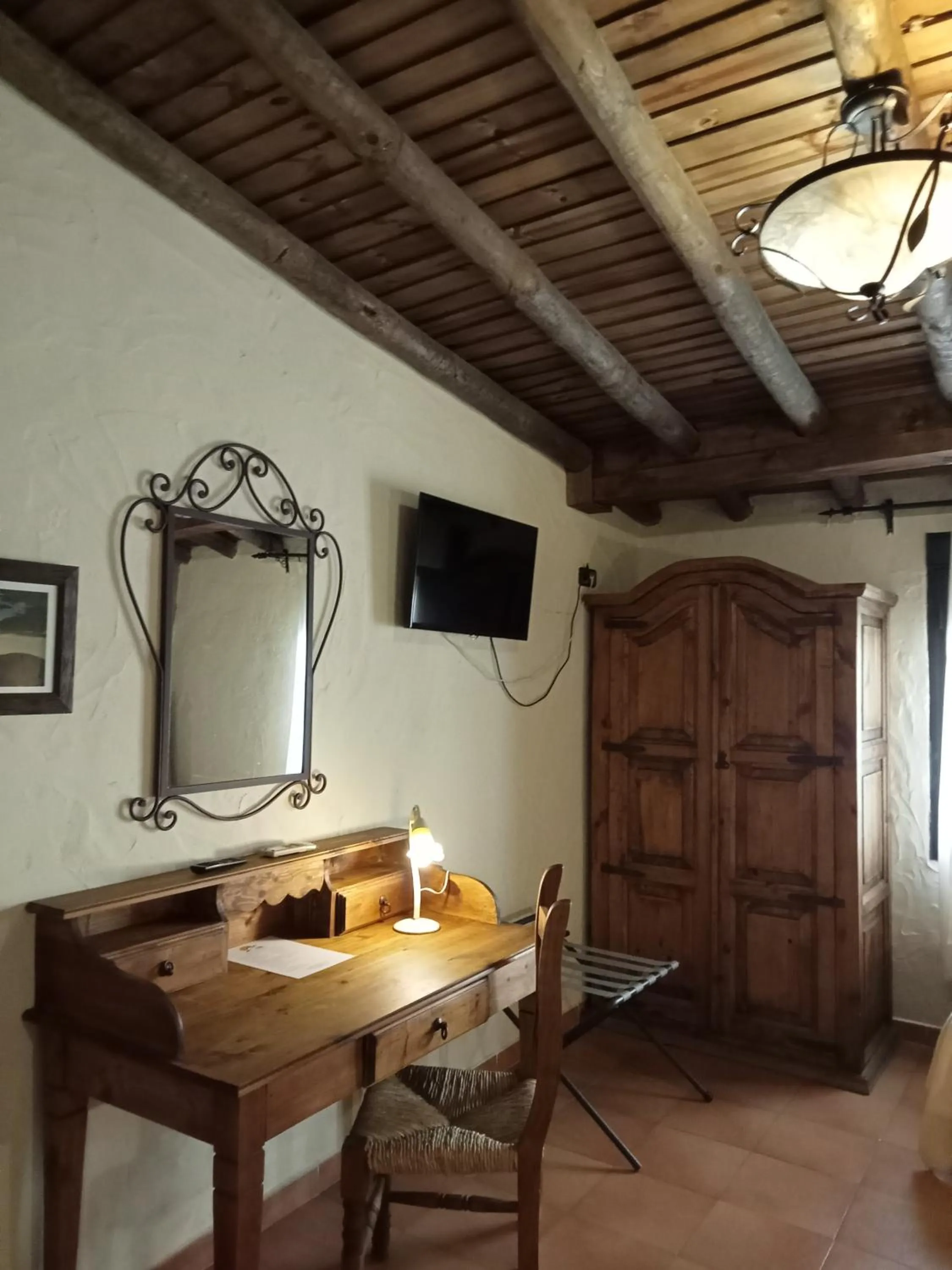 TV and multimedia in Hotel Villa de Berzocana