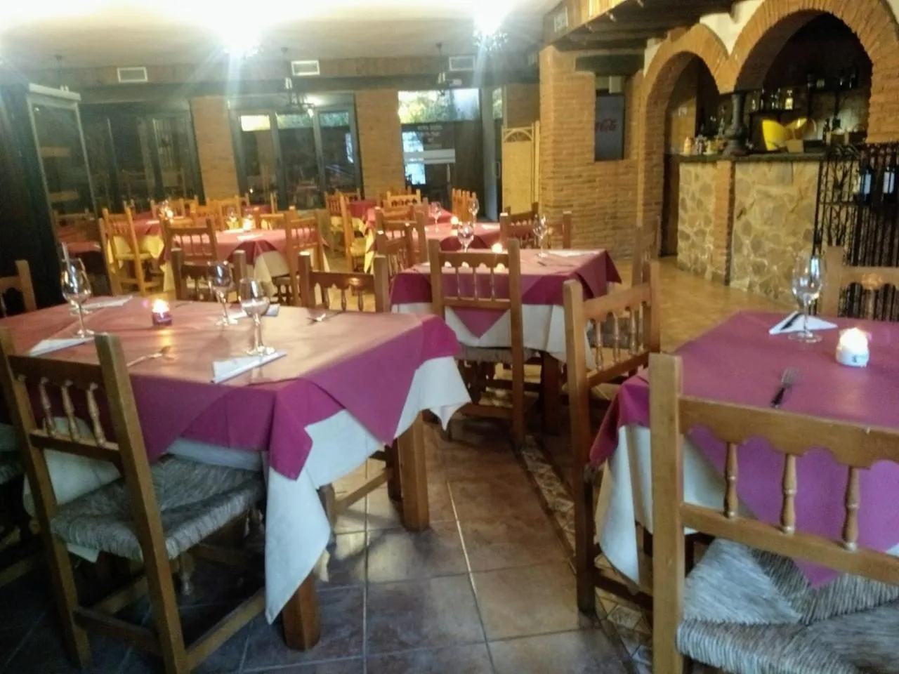 Restaurant/places to eat in Hotel Villa de Berzocana