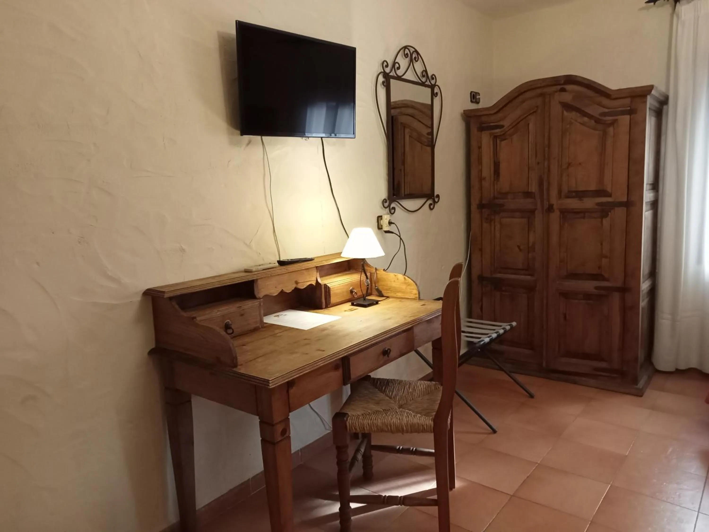 TV and multimedia in Hotel Villa de Berzocana