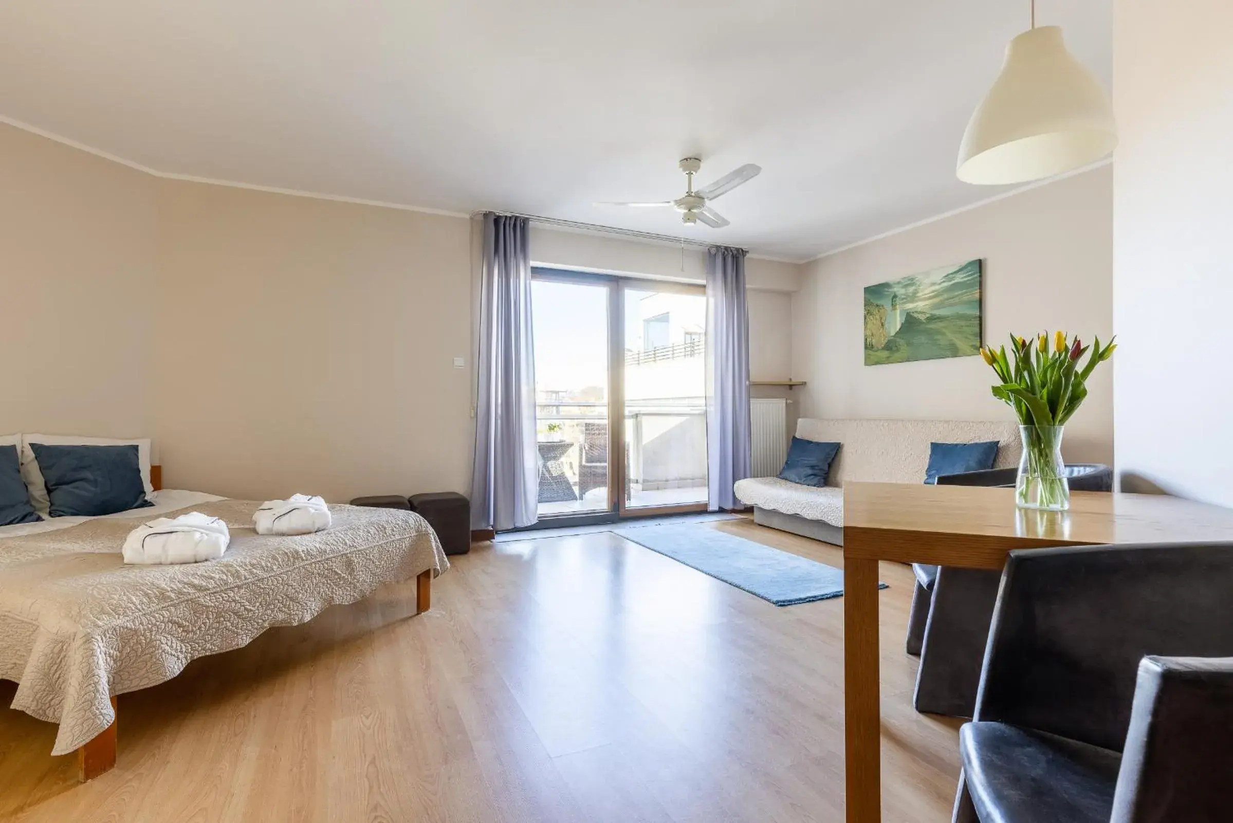 Family Room with Balcony in Maloves Resort & Spa, pokoje w bocznych budynkach Family Room with Balcony in Maloves Resort & Spa, pokoje w bocznych budynkach