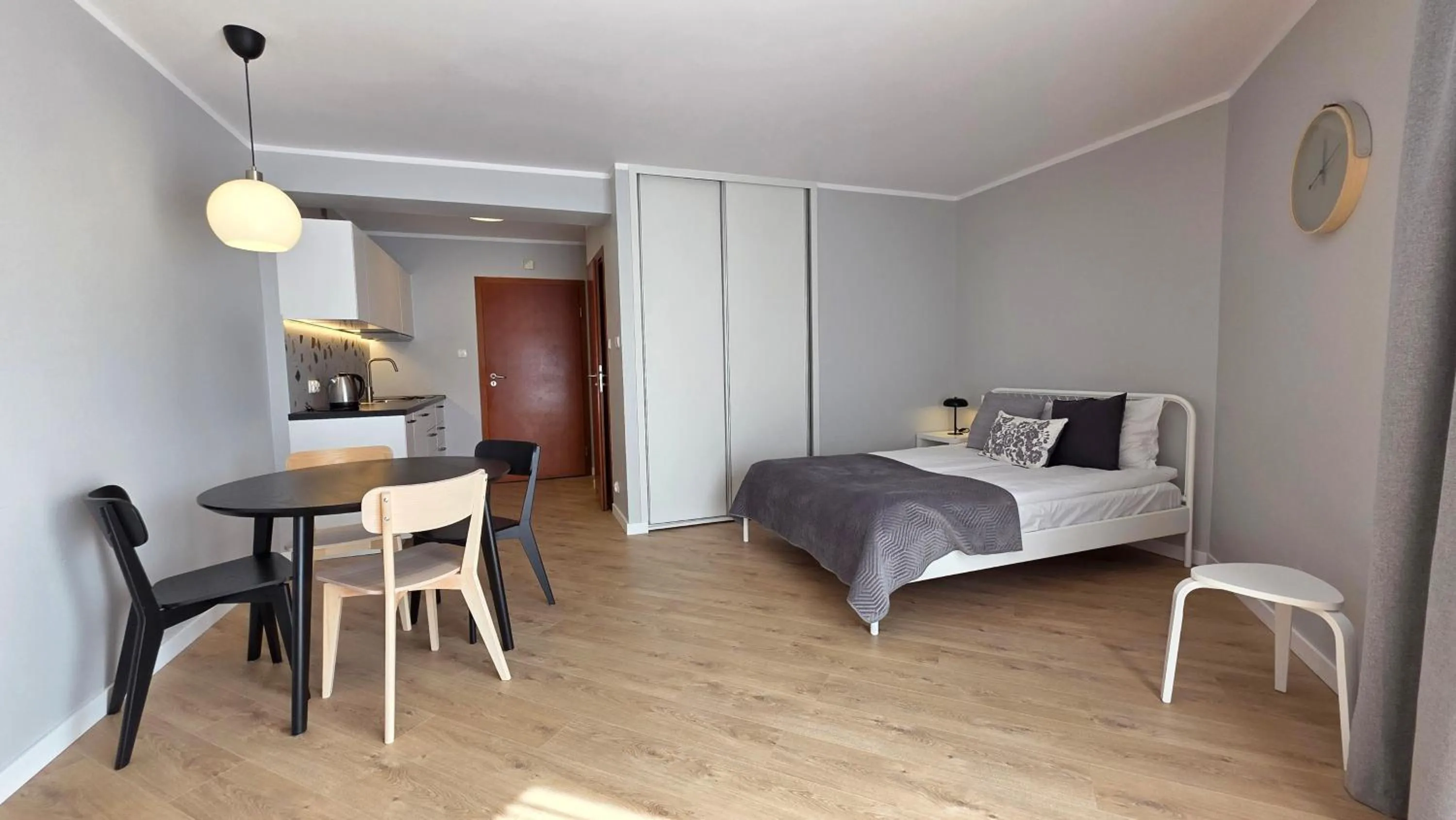 Bed in Maloves Resort & Spa, pokoje w bocznych budynkach