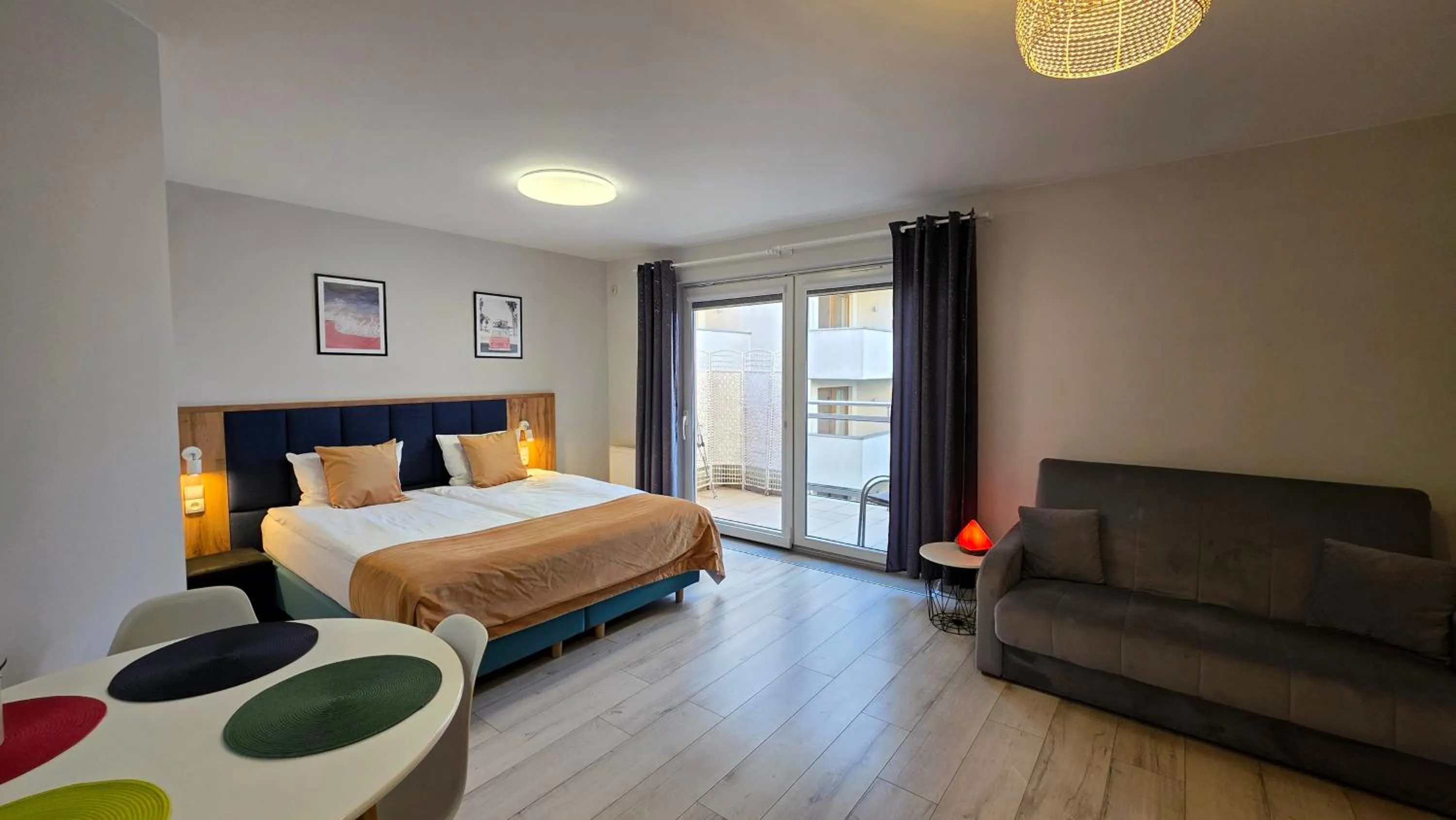 Bed in Maloves Resort & Spa, pokoje w bocznych budynkach