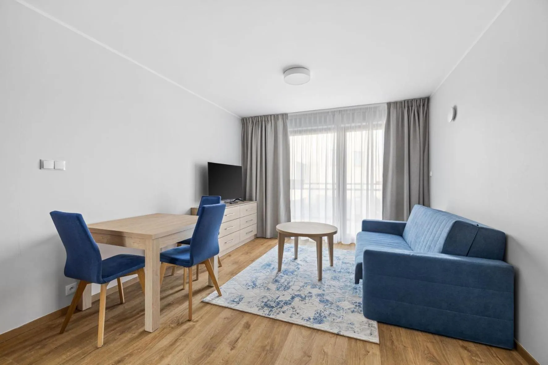 TV and multimedia in Maloves Resort & Spa, pokoje w bocznych budynkach