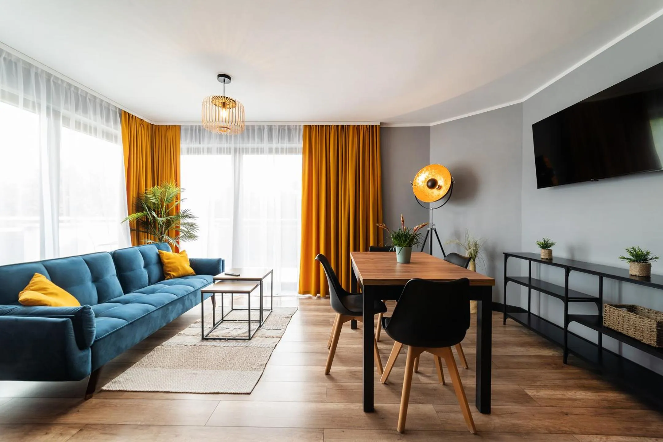 TV and multimedia in Maloves Resort & Spa, pokoje w bocznych budynkach