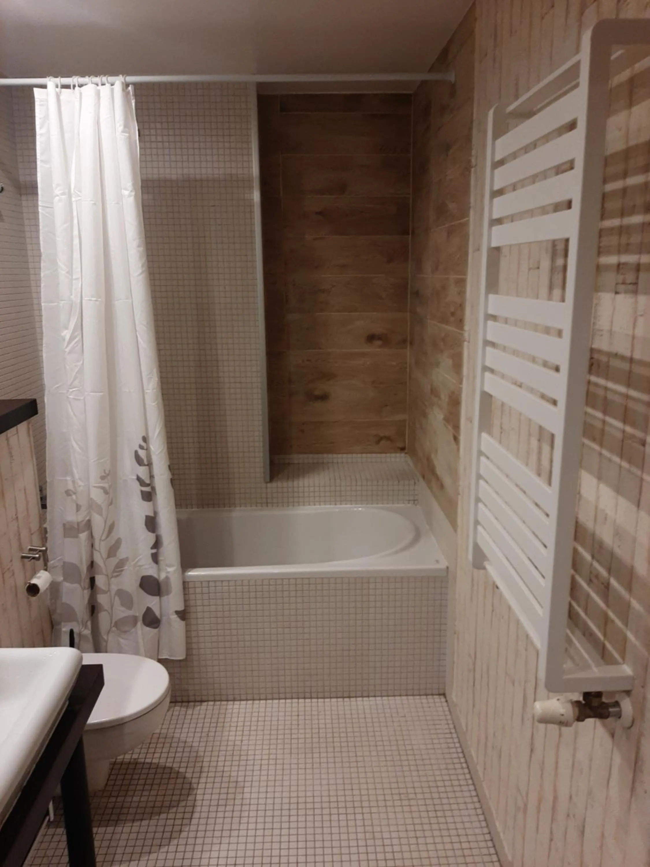 Bathroom in Maloves Resort & Spa, pokoje w bocznych budynkach