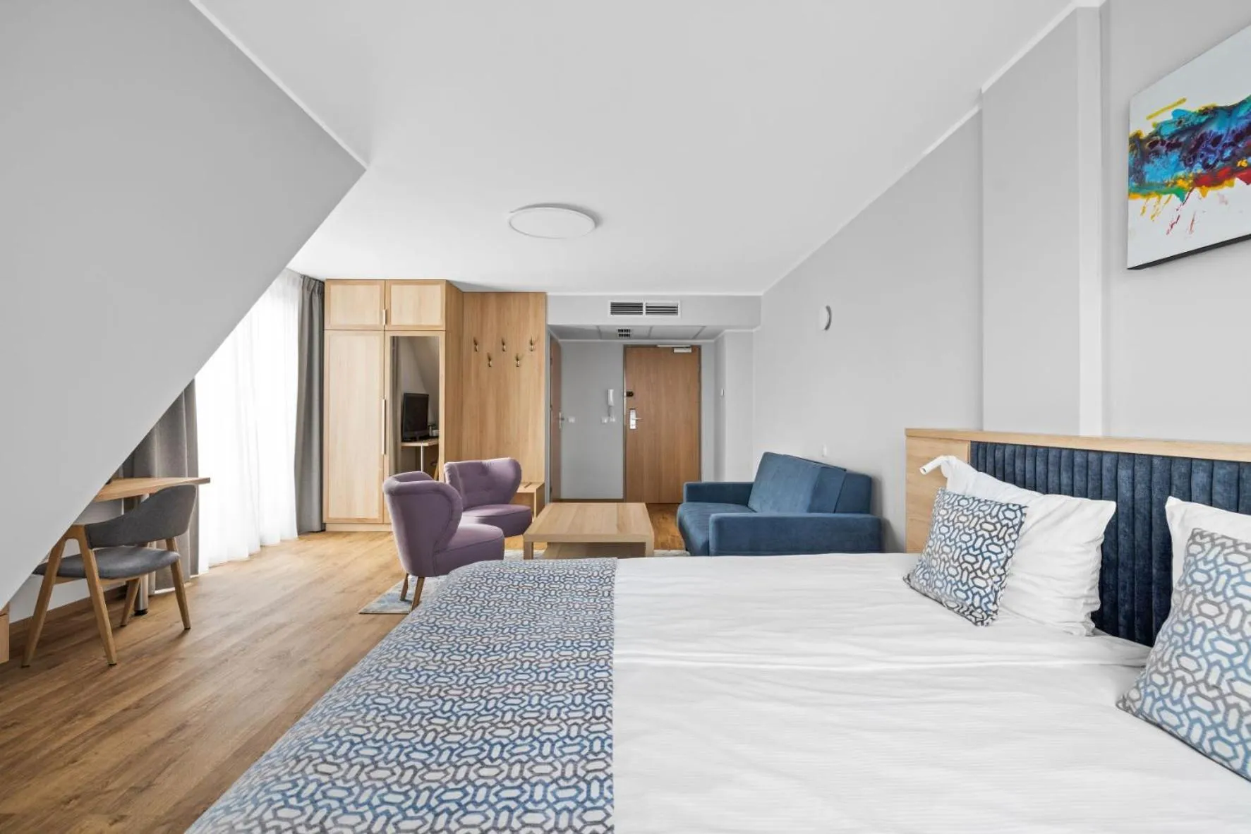 Bed in Maloves Resort & Spa, pokoje w bocznych budynkach