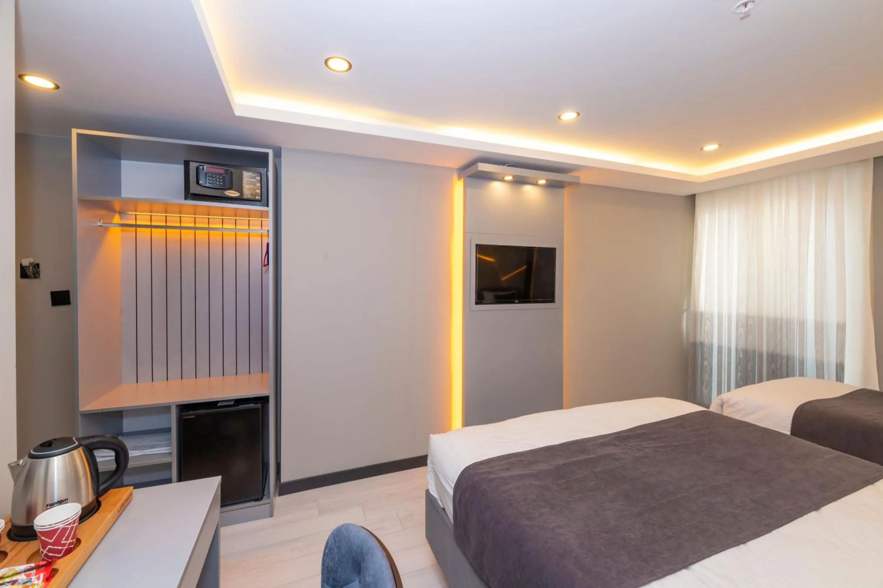 Bedroom, Bed in White Corner Hotel