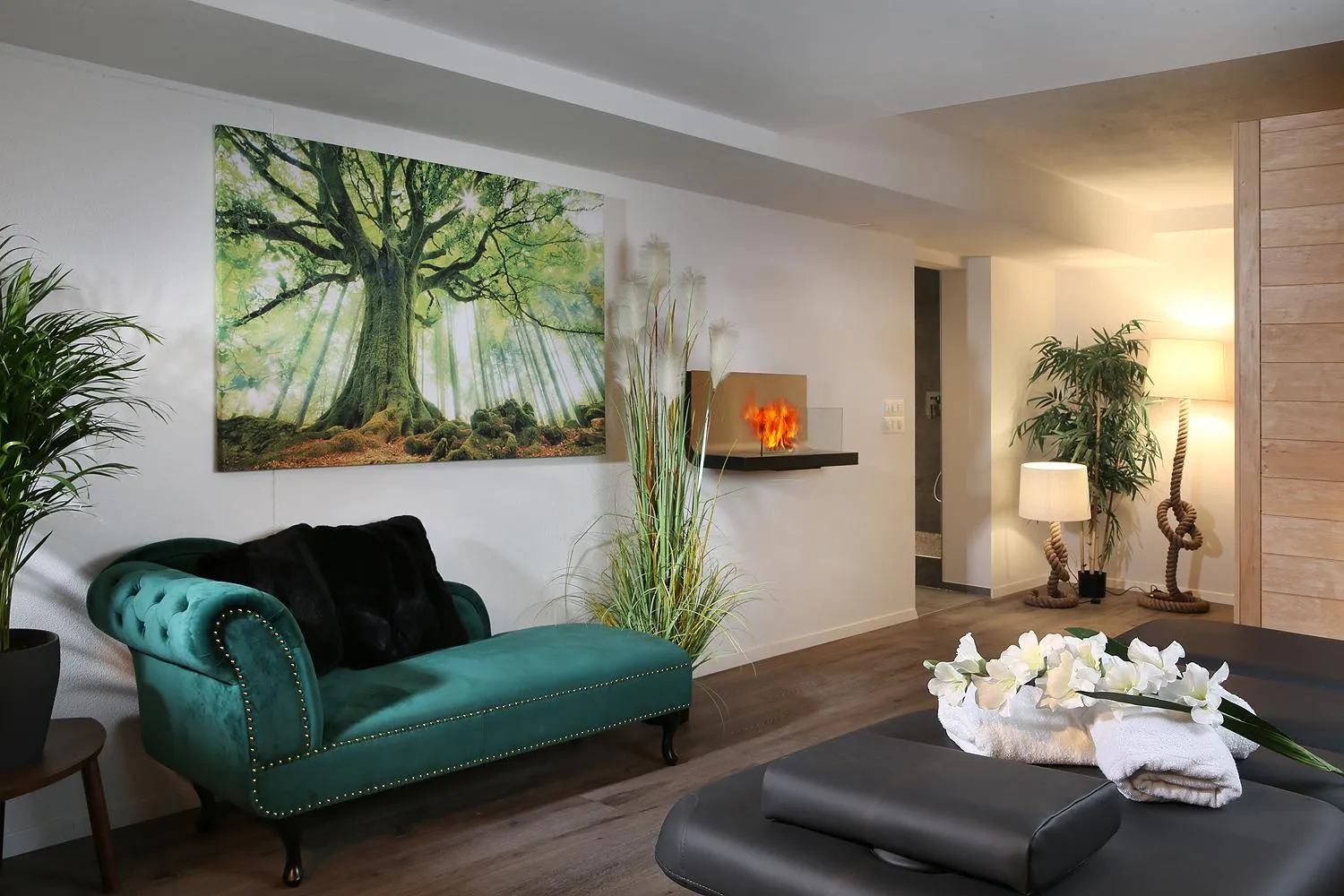 Seating area in Private Spa LUX with Whirlpool and Sauna in Zurich