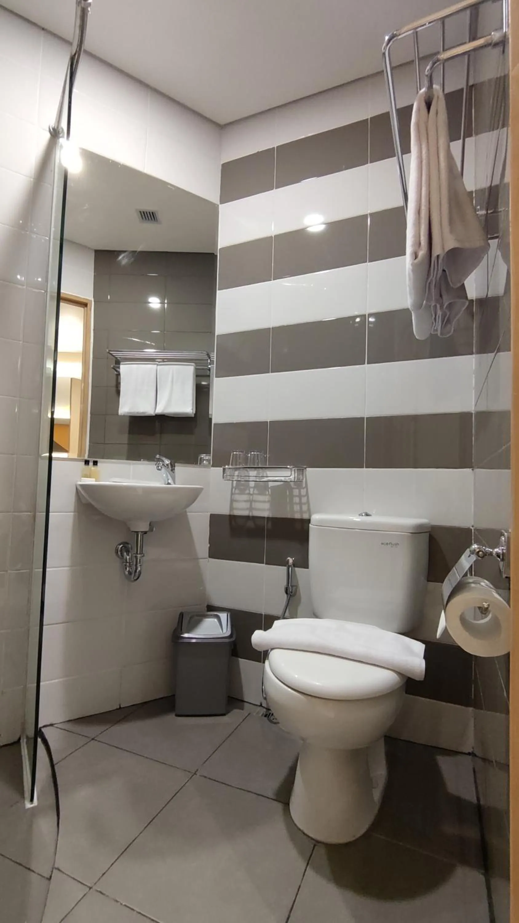 Bathroom in Agogo Downtown Hotel Surabaya