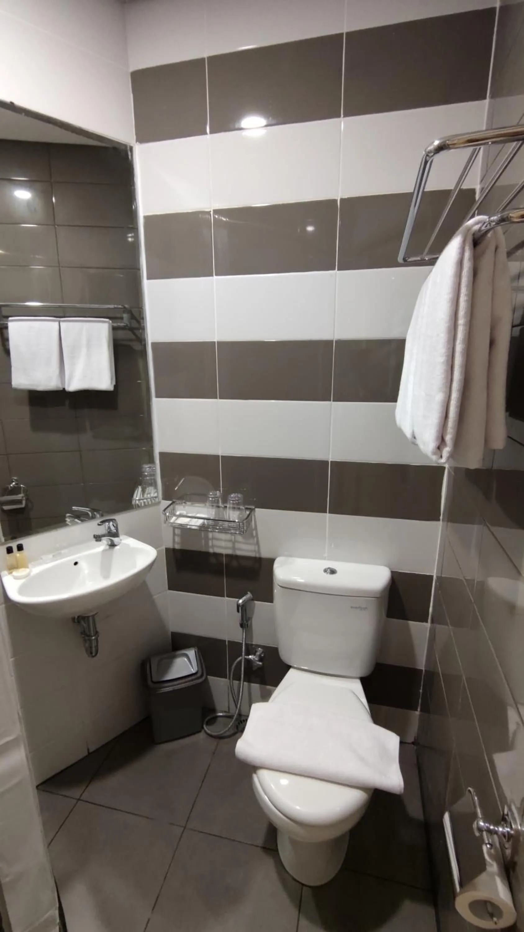 Bathroom in Agogo Downtown Hotel Surabaya