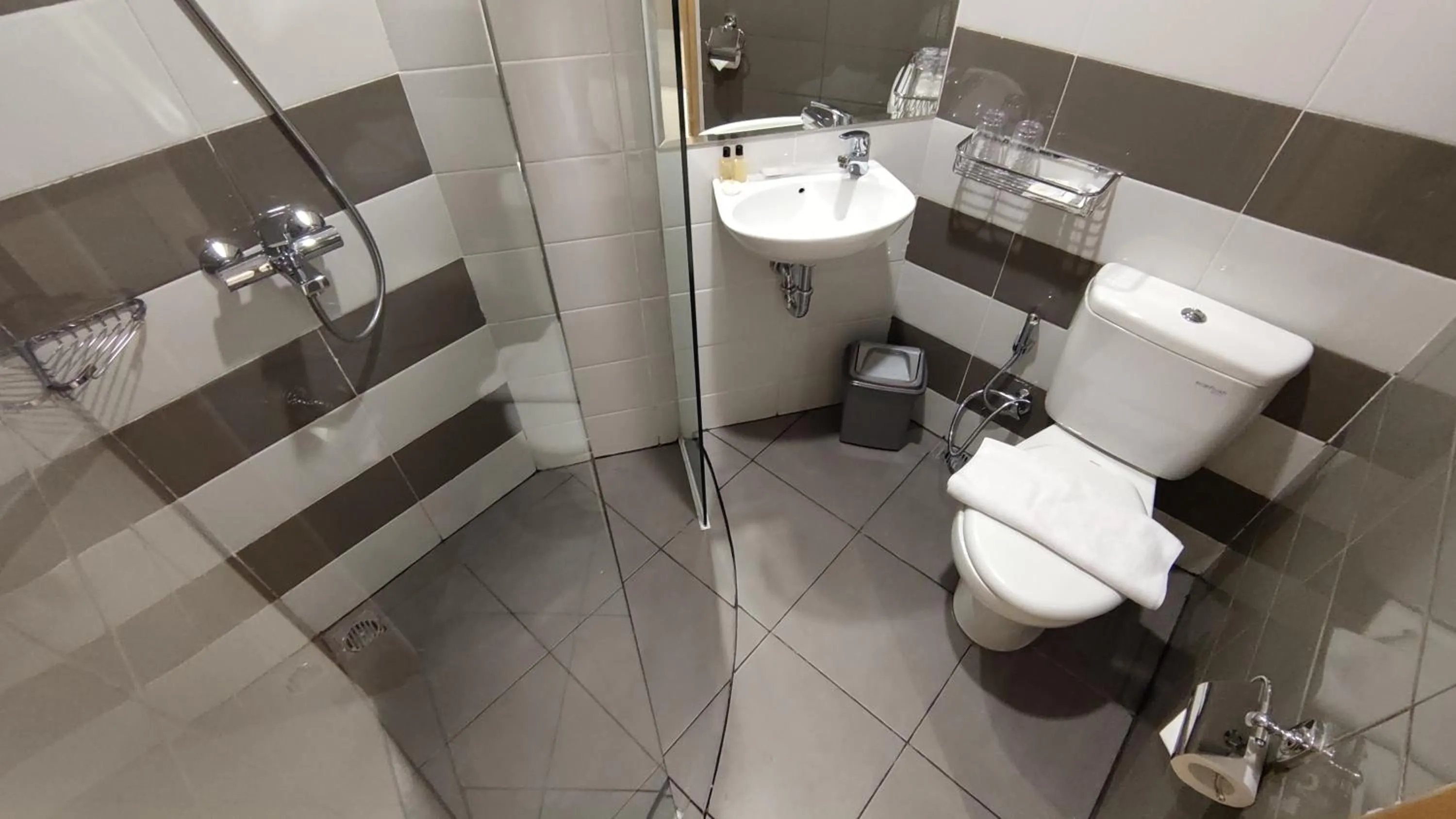 Bathroom in Agogo Downtown Hotel Surabaya