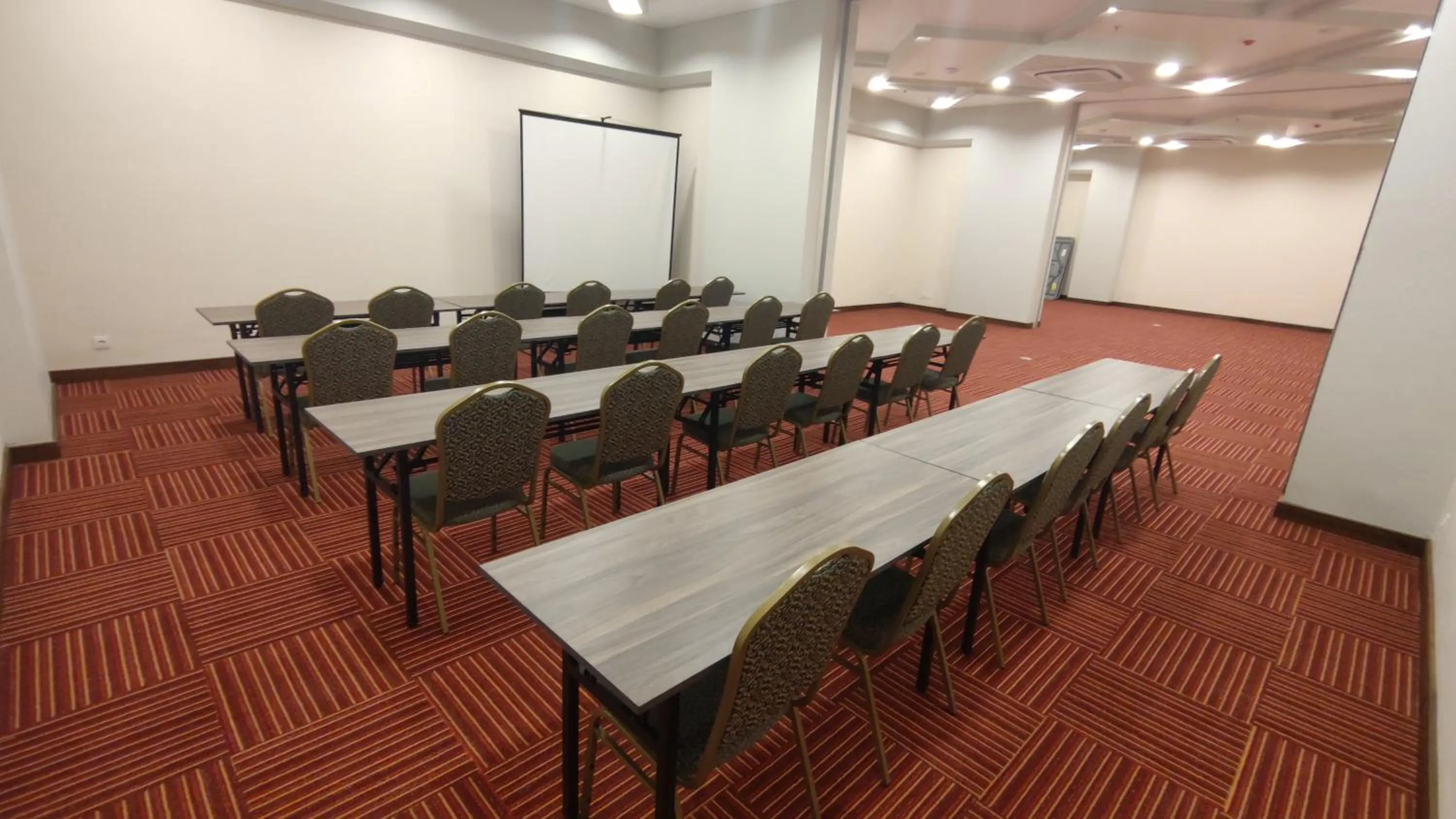 Meeting/conference room in Agogo Downtown Hotel Surabaya