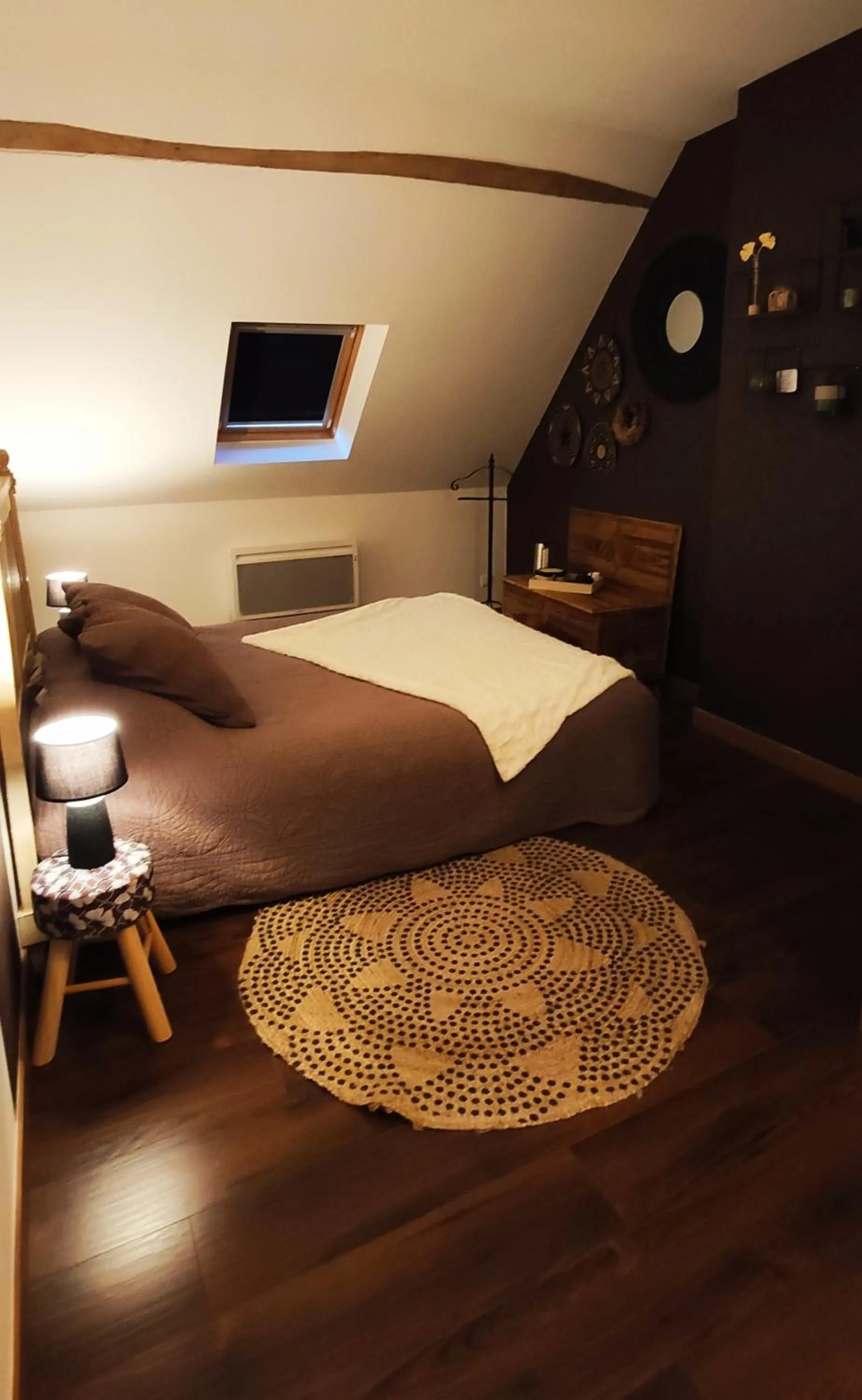 Photo of the whole room, Bed in L'Aubinoise