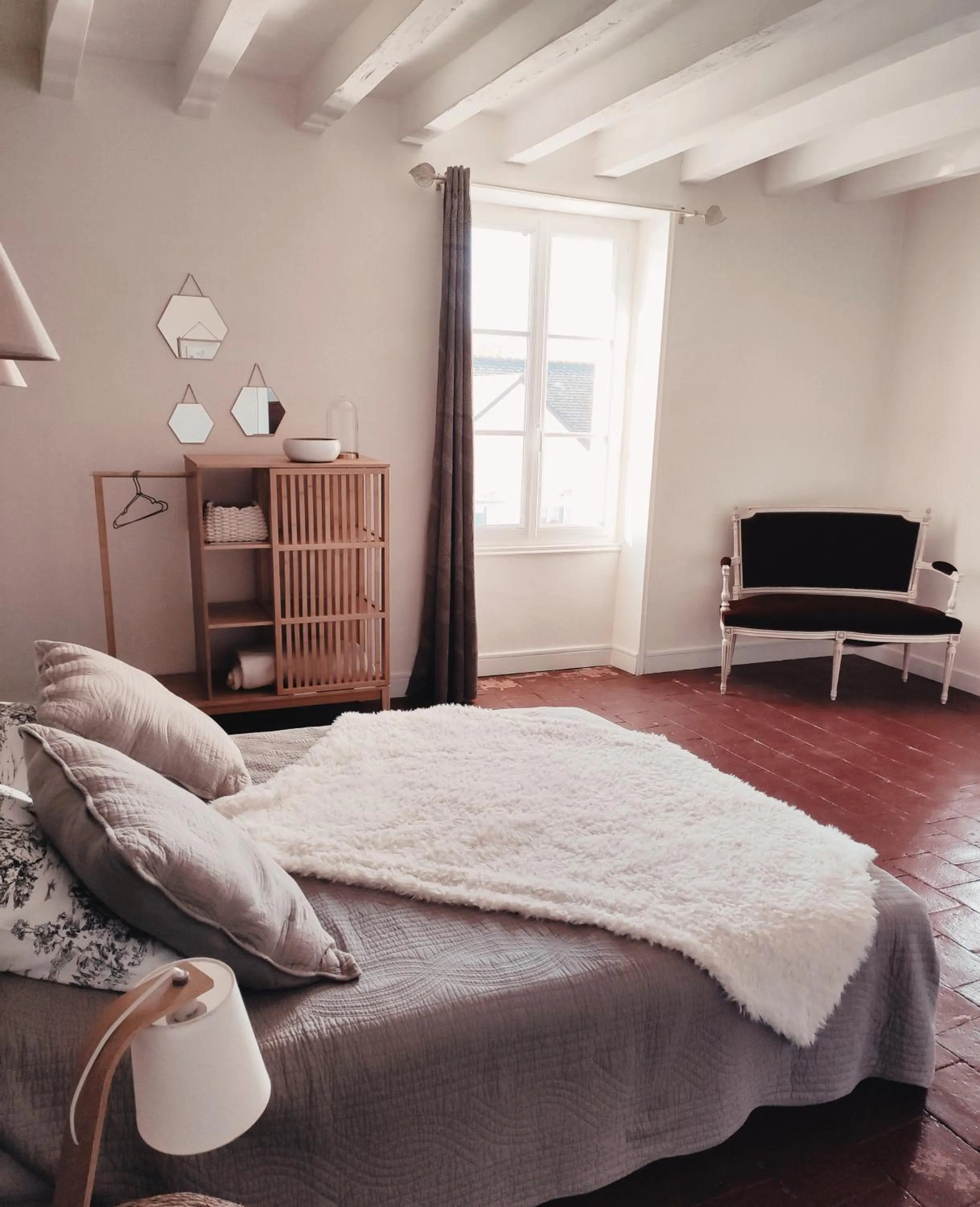 Double Room with Private Bathroom in L'Aubinoise