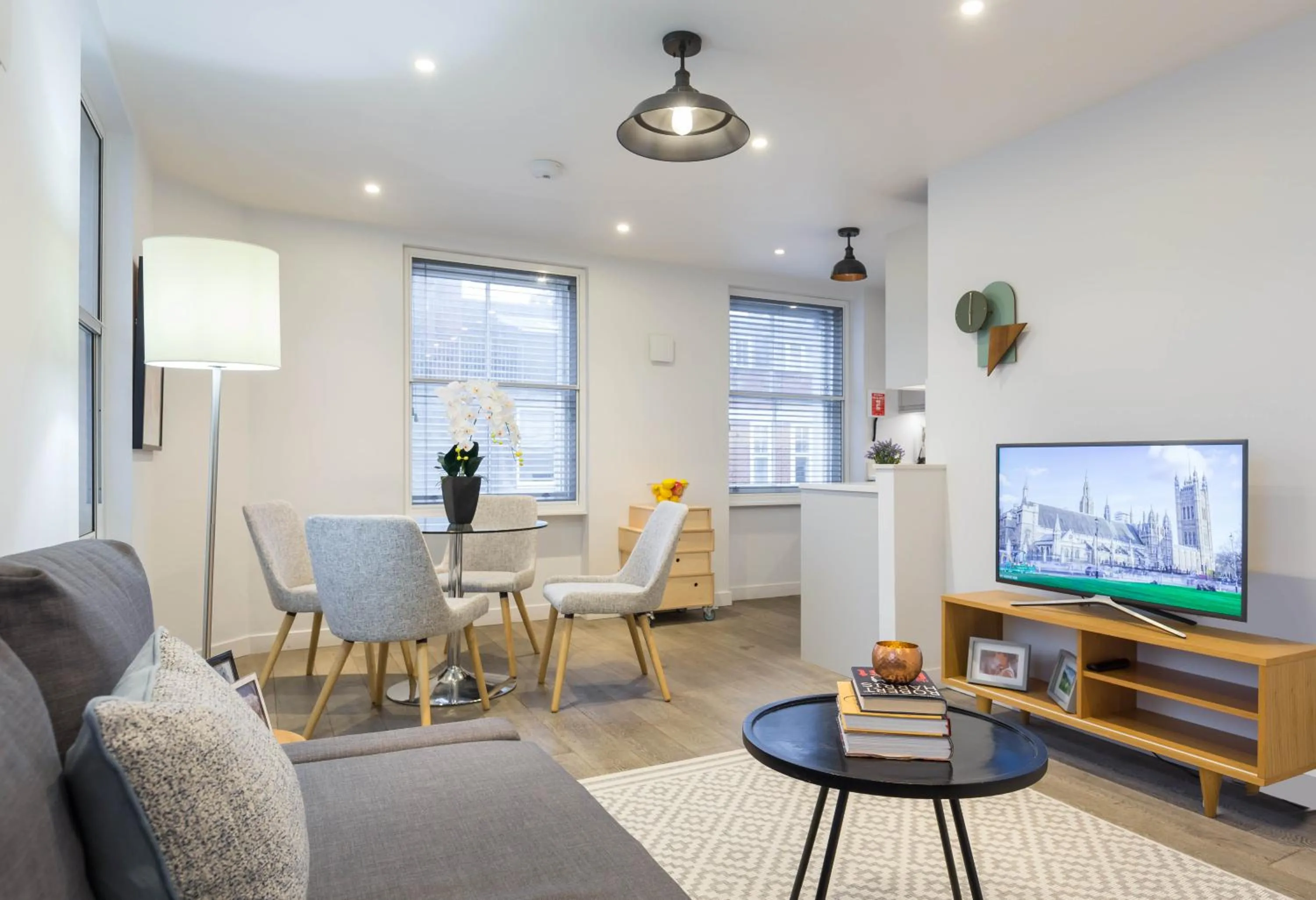 TV and multimedia in Urban Chic - Rathbone