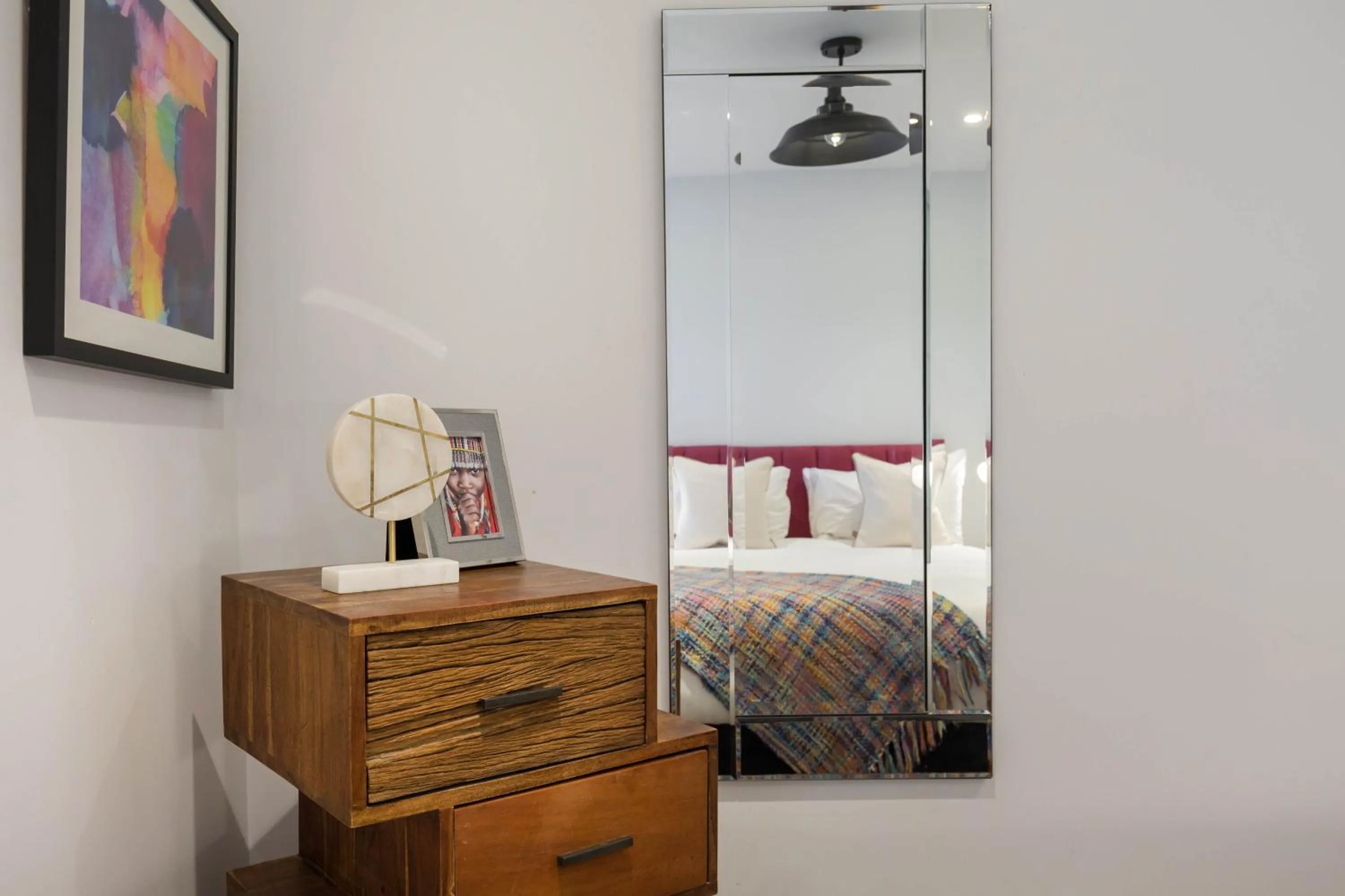 Bedroom, Bed in Urban Chic - Rathbone