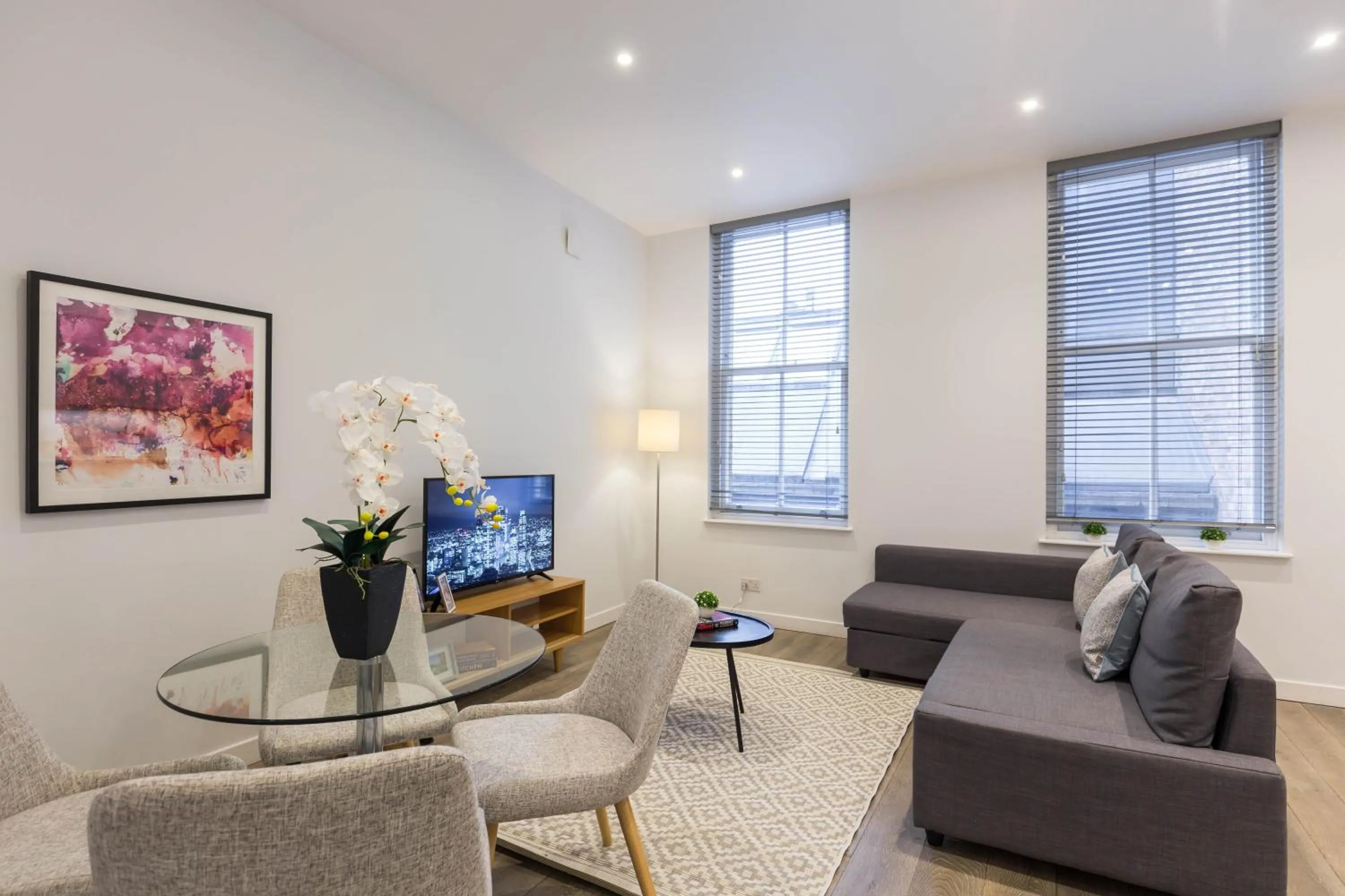 TV and multimedia in Urban Chic - Rathbone