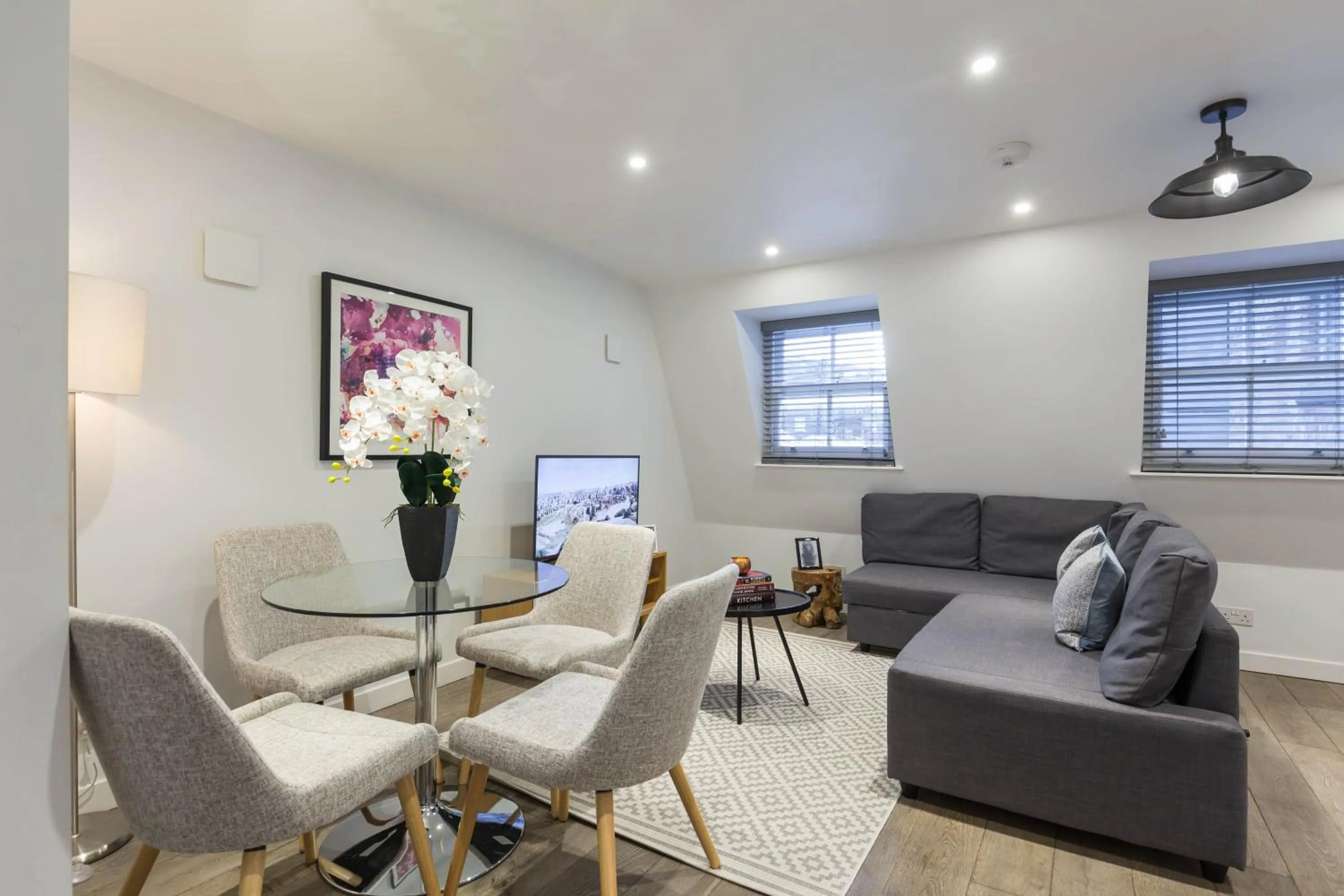 TV and multimedia in Urban Chic - Rathbone