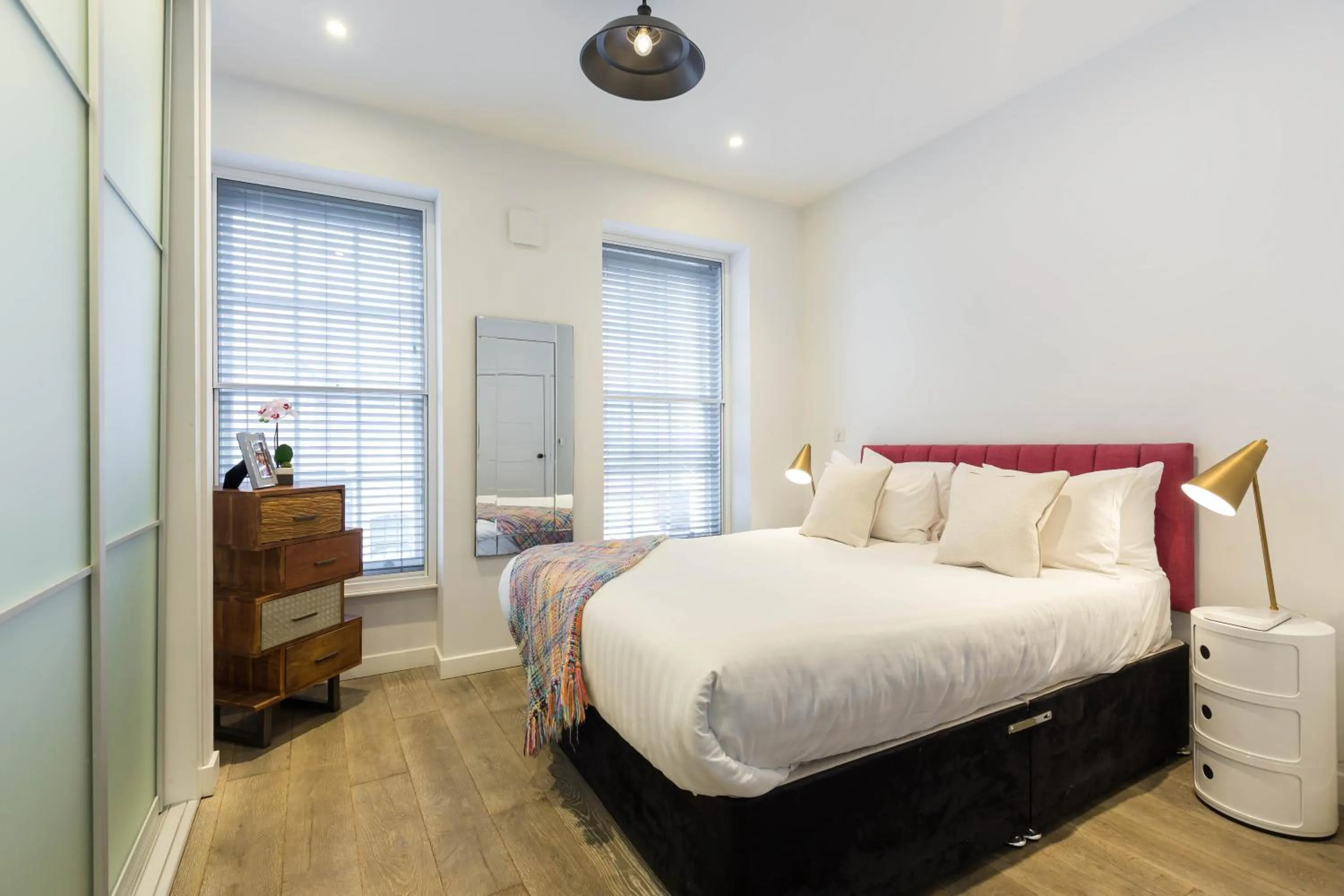 Bed in Urban Chic - Rathbone