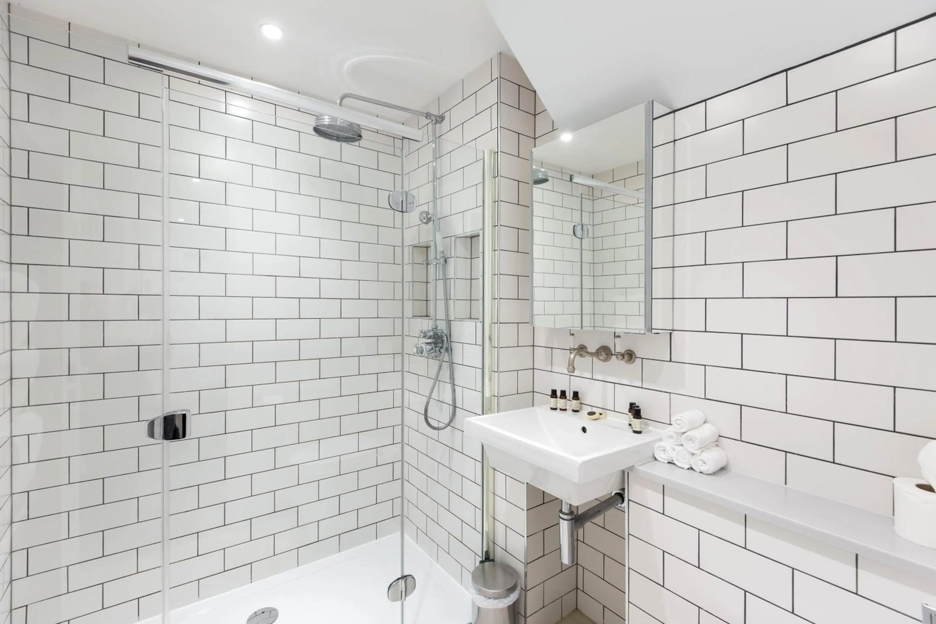 Shower in Urban Chic - Rathbone