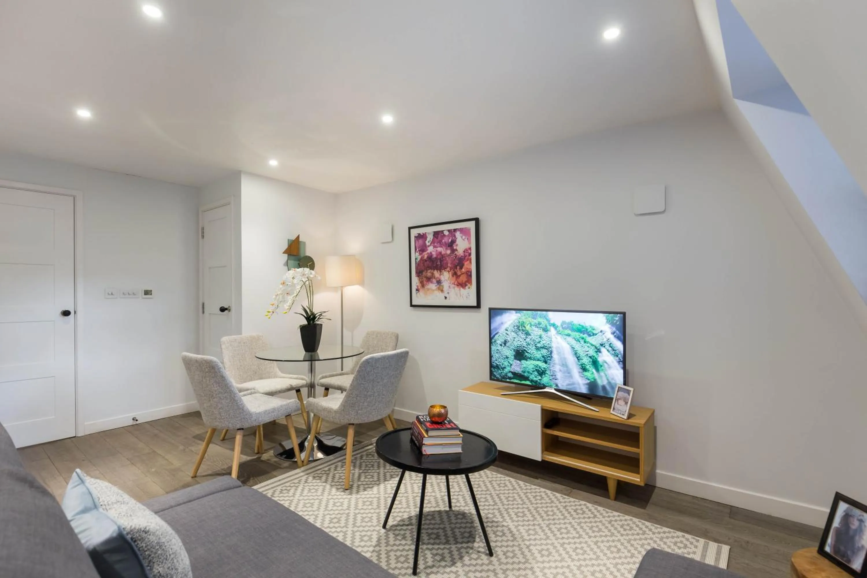 TV and multimedia in Urban Chic - Rathbone