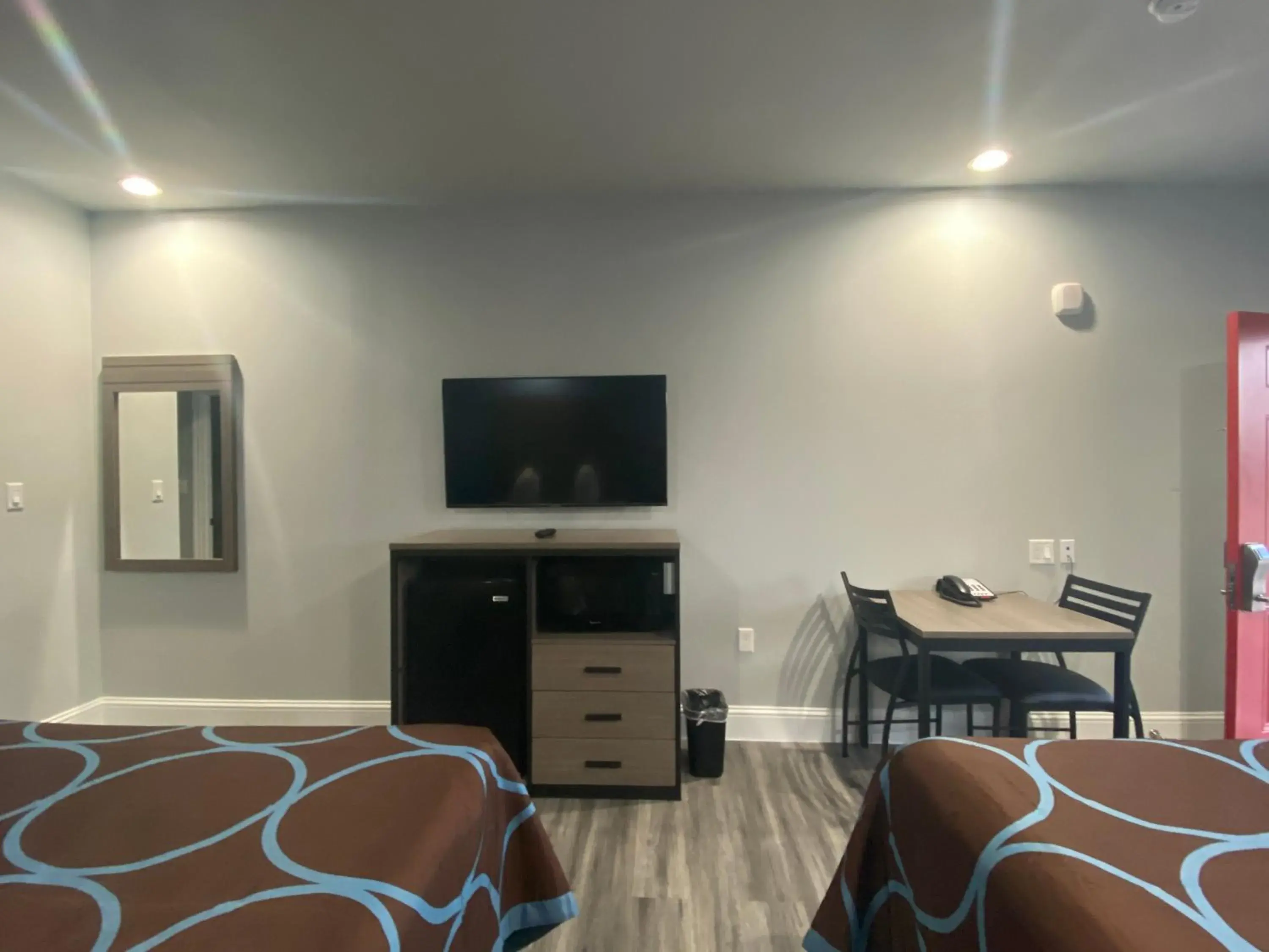 Deluxe Queen Room in Lone Star Inn - Dickinson Deluxe Queen Room in Lone Star Inn - Dickinson