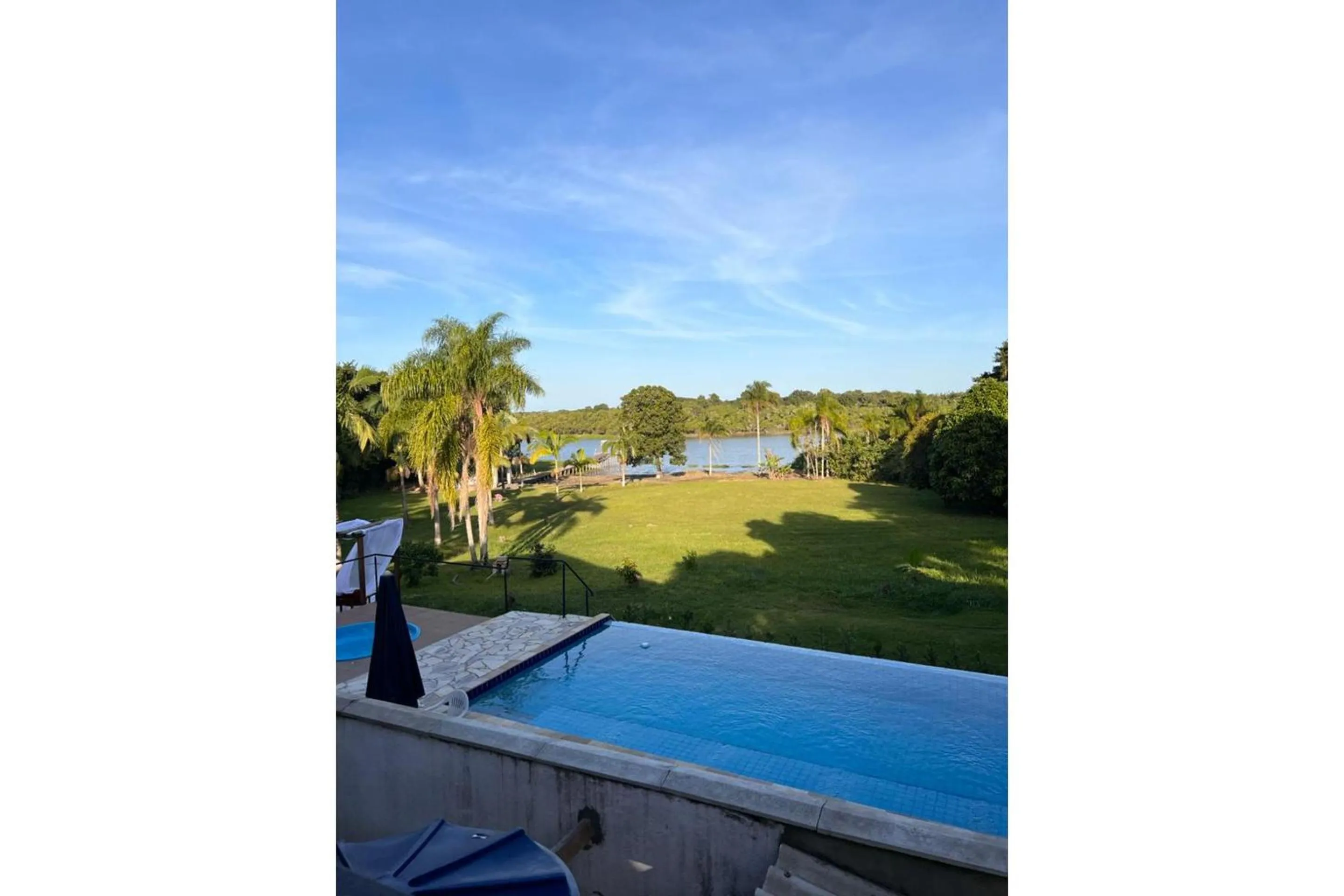 Swimming pool in OYO Pousada Coisa Mais Linda