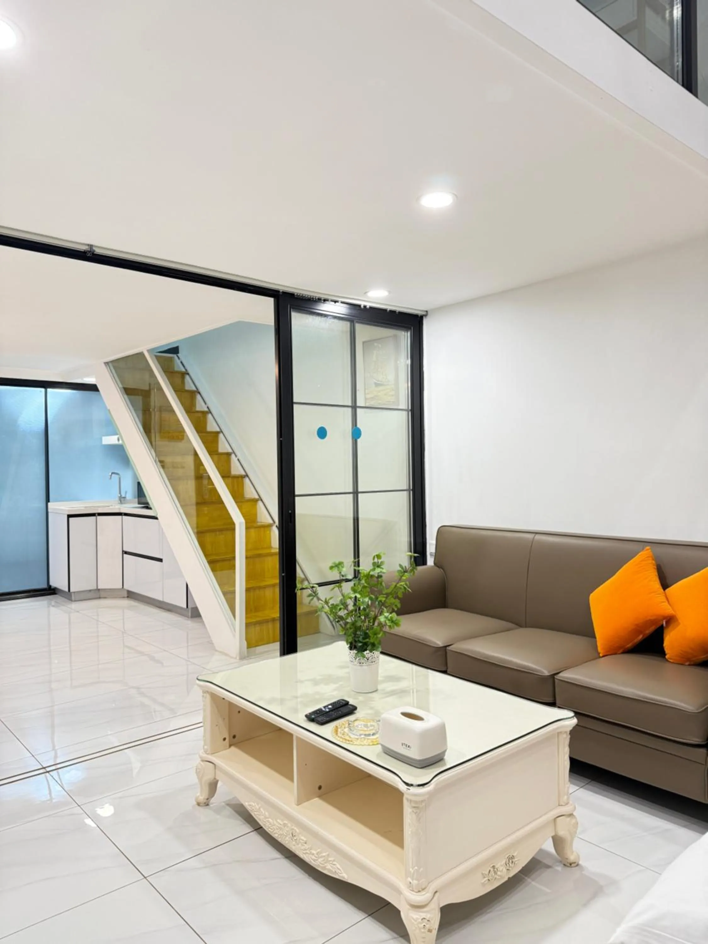 Living room in Barton International Residence Guangzhou - located in the city center adjacent to Beijing Road Pedestrian Street and Dafo Temple and close to the subway