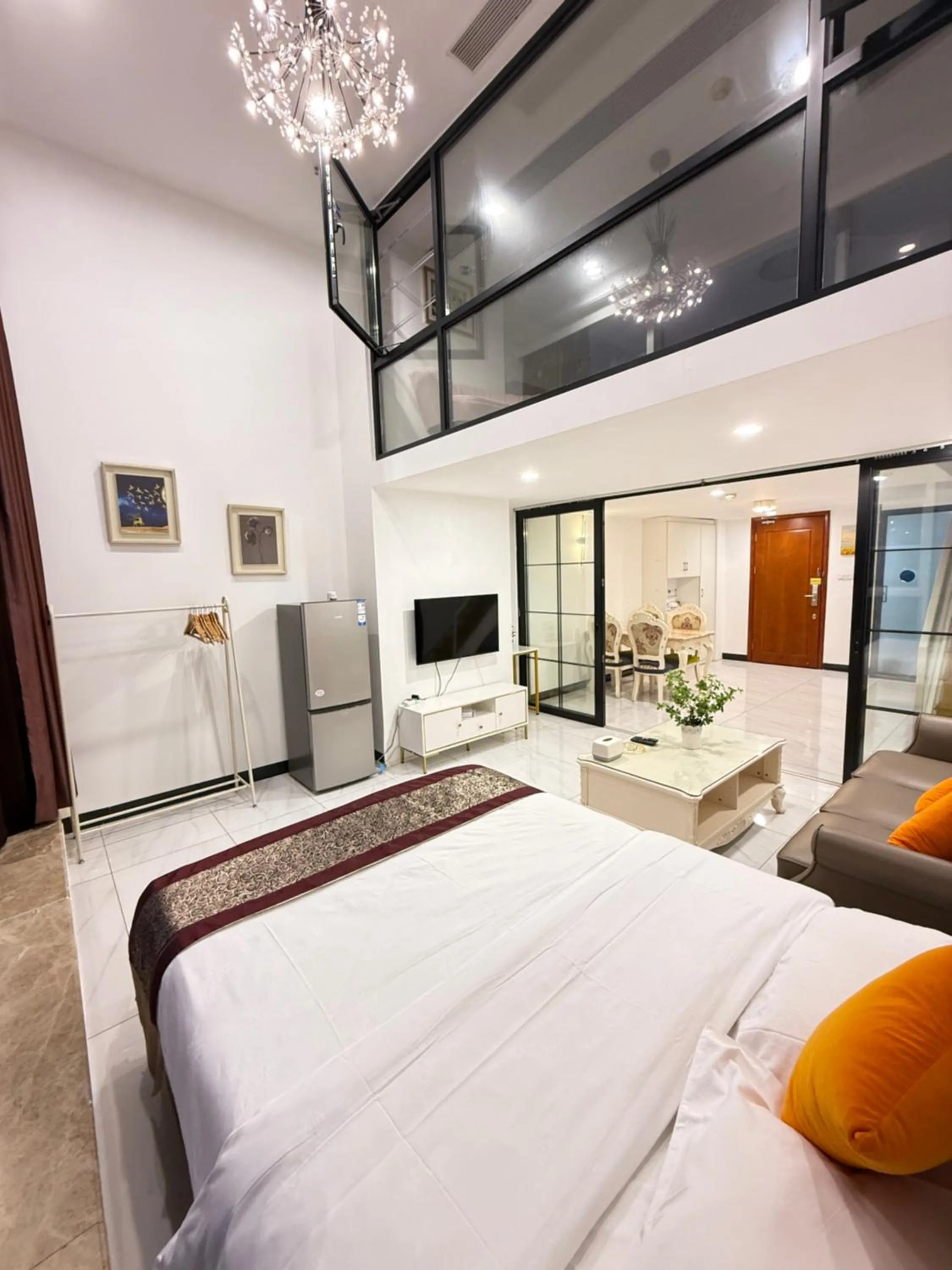 Living room, Bed in Barton International Residence Guangzhou - located in the city center adjacent to Beijing Road Pedestrian Street and Dafo Temple and close to the subway