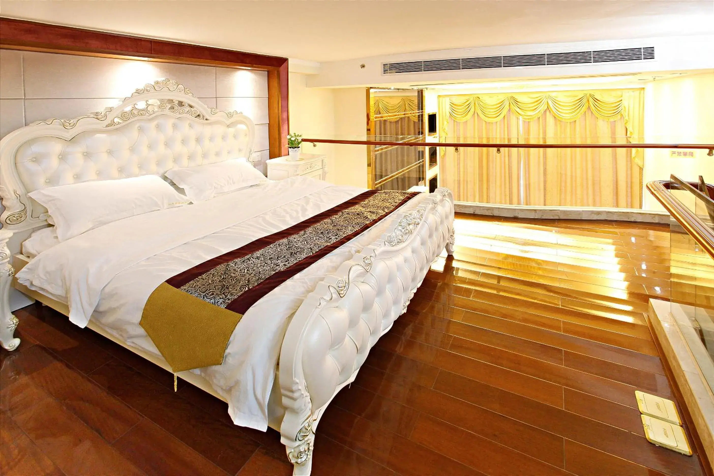 Deluxe Duplex Twin Suite in Barton International Residence Guangzhou - located in the city center adjacent to Beijing Road Pedestrian Street and Dafo Temple and close to the subway Deluxe Duplex Twin Suite in Barton International Residence Guangzhou - located in the city center adjacent to Beijing Road Pedestrian Street and Dafo Temple and close to the subway