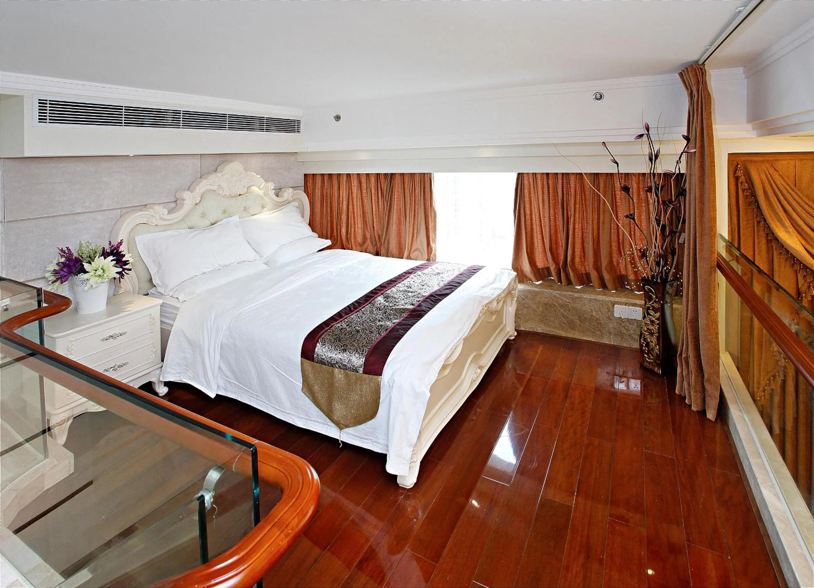 Photo of the whole room, Bed in Barton International Residence Guangzhou - located in the city center adjacent to Beijing Road Pedestrian Street and Dafo Temple and close to the subway