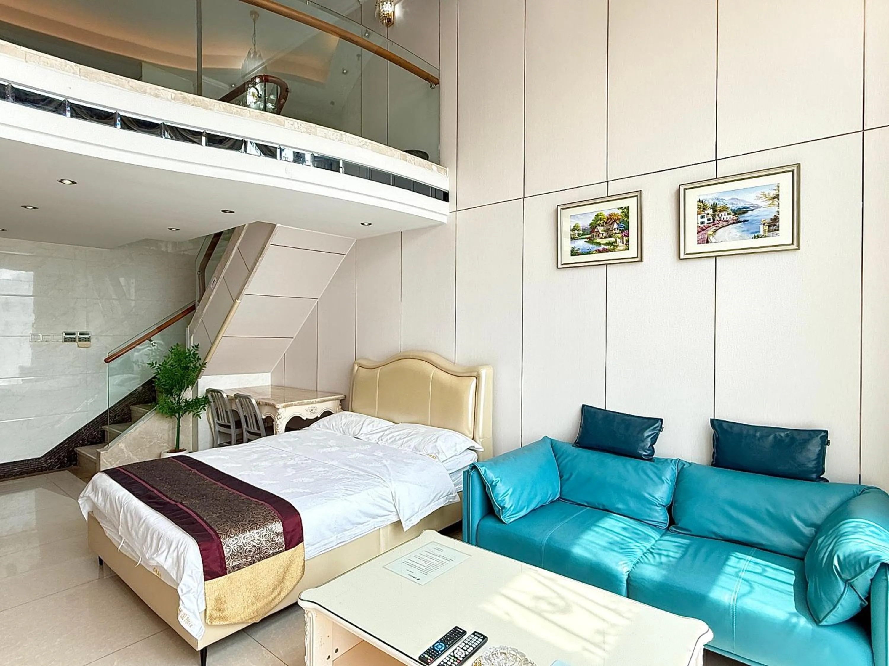 Living room, Bed in Barton International Residence Guangzhou - located in the city center adjacent to Beijing Road Pedestrian Street and Dafo Temple and close to the subway