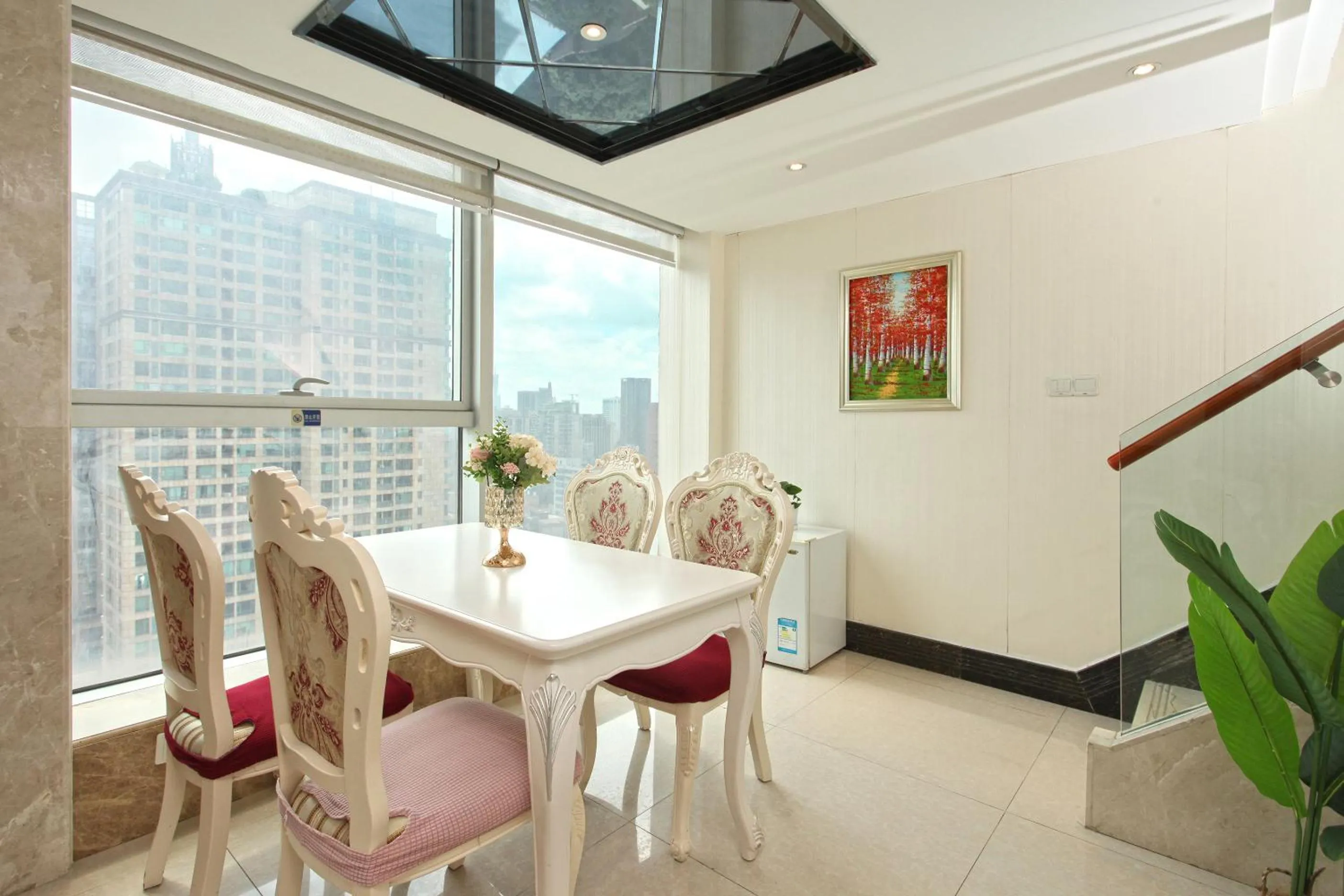 Dining area in Barton International Residence Guangzhou - located in the city center adjacent to Beijing Road Pedestrian Street and Dafo Temple and close to the subway
