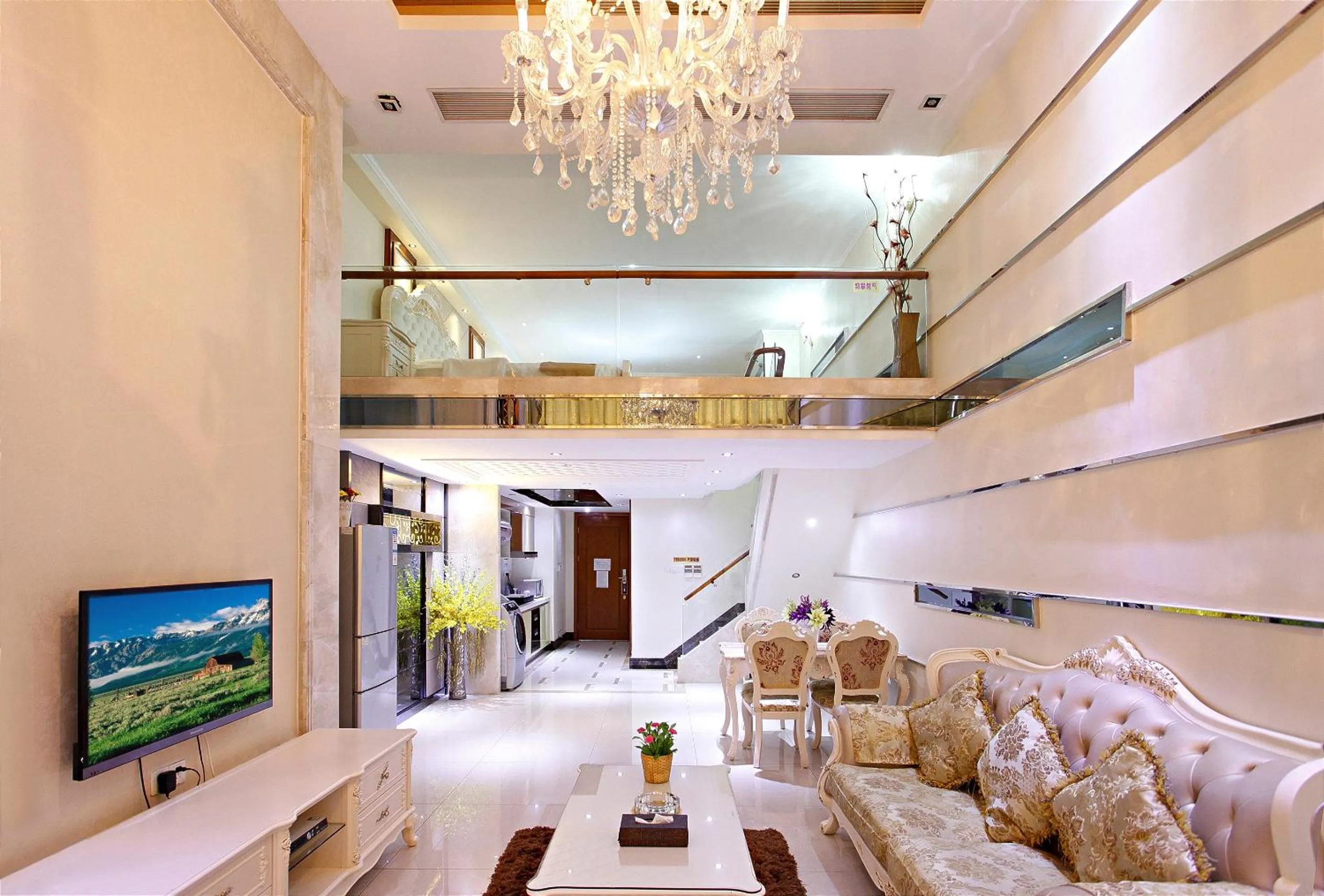 Photo of the whole room in Barton International Residence Guangzhou - located in the city center adjacent to Beijing Road Pedestrian Street and Dafo Temple and close to the subway