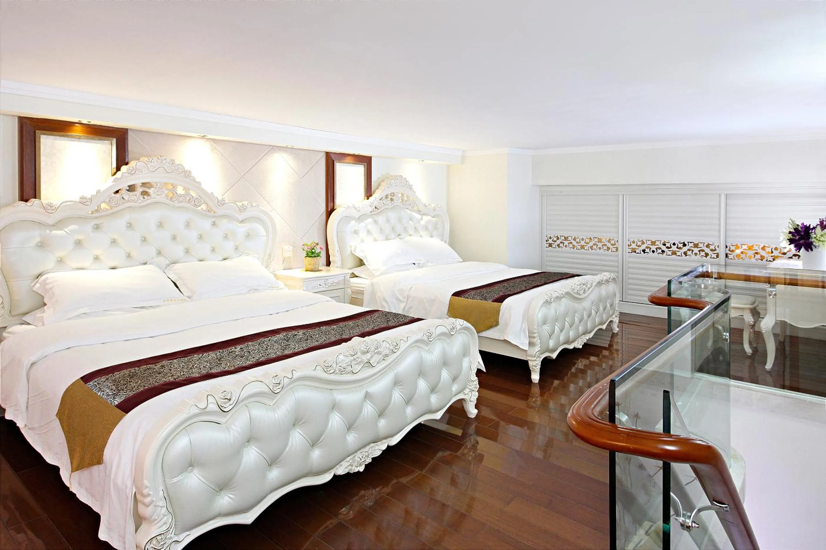 Photo of the whole room, Bed in Barton International Residence Guangzhou - located in the city center adjacent to Beijing Road Pedestrian Street and Dafo Temple and close to the subway