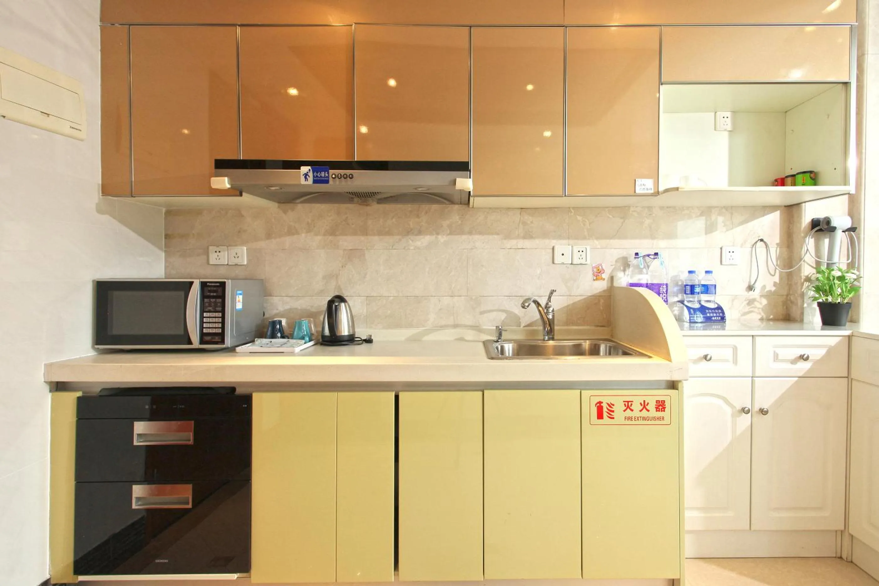 Kitchen or kitchenette in Barton International Residence Guangzhou - located in the city center adjacent to Beijing Road Pedestrian Street and Dafo Temple and close to the subway