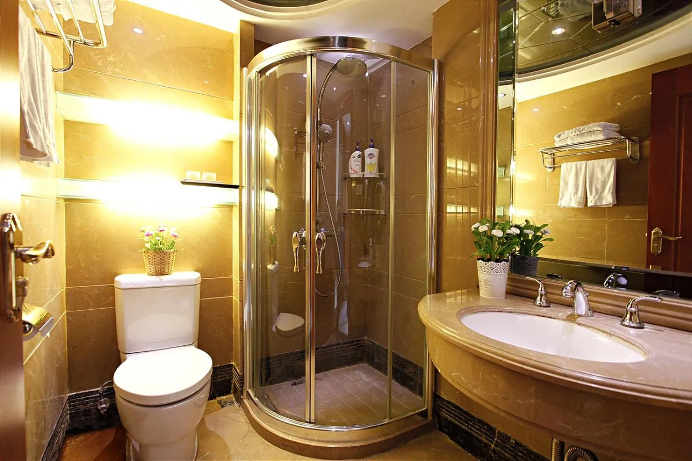 Bathroom in Barton International Residence Guangzhou - located in the city center adjacent to Beijing Road Pedestrian Street and Dafo Temple and close to the subway