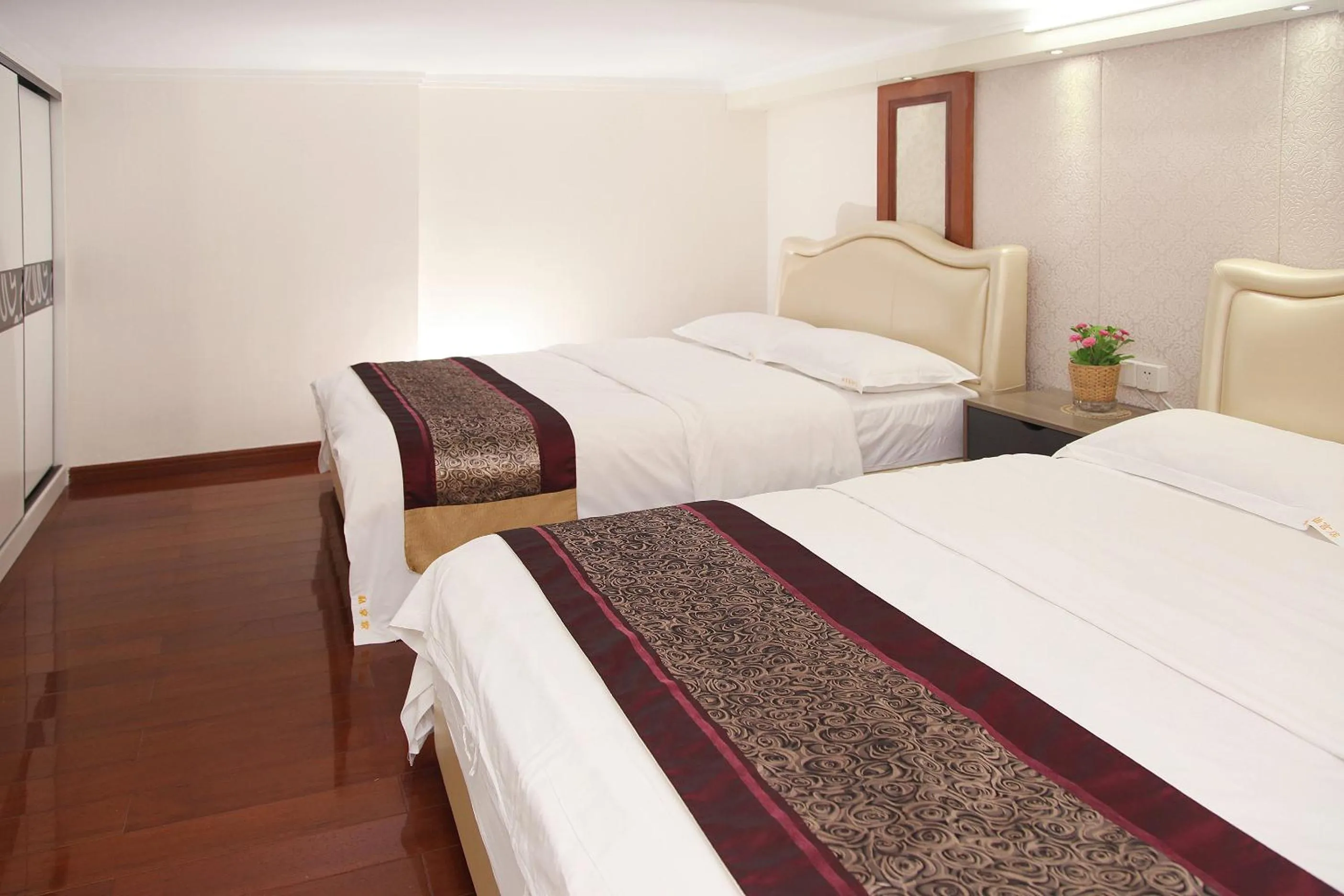 Bedroom, Bed in Barton International Residence Guangzhou - located in the city center adjacent to Beijing Road Pedestrian Street and Dafo Temple and close to the subway